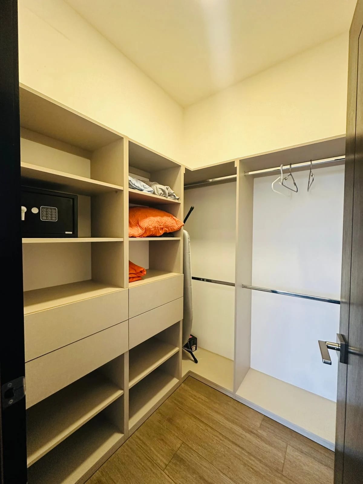 Apartamento Amueblado en Renta Zona 10 COD.CA36785 — Apartamento en Alquiler en Zona 10, Guatemala, Ciudad — foto 9 de 12