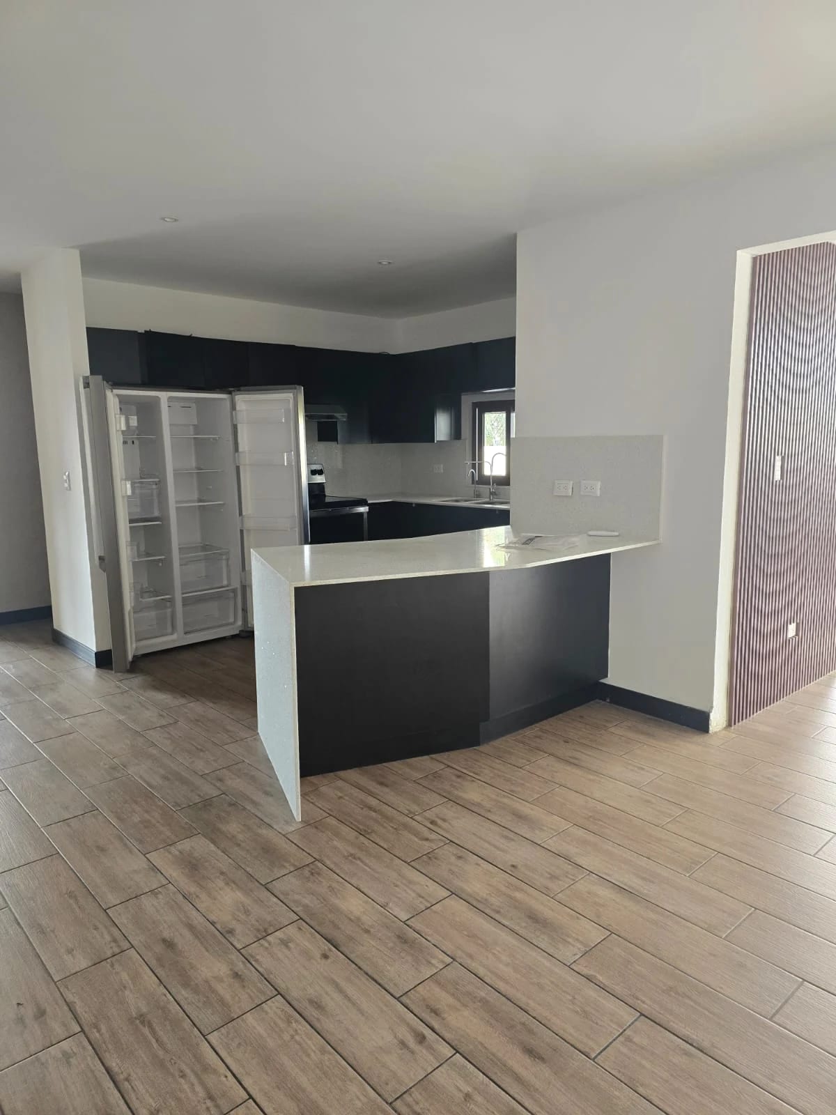 Apartamento en Renta Zona 10 COD. CA36861 — Apartamento en Alquiler en Zona 10, Guatemala, Ciudad — foto 1 de 8