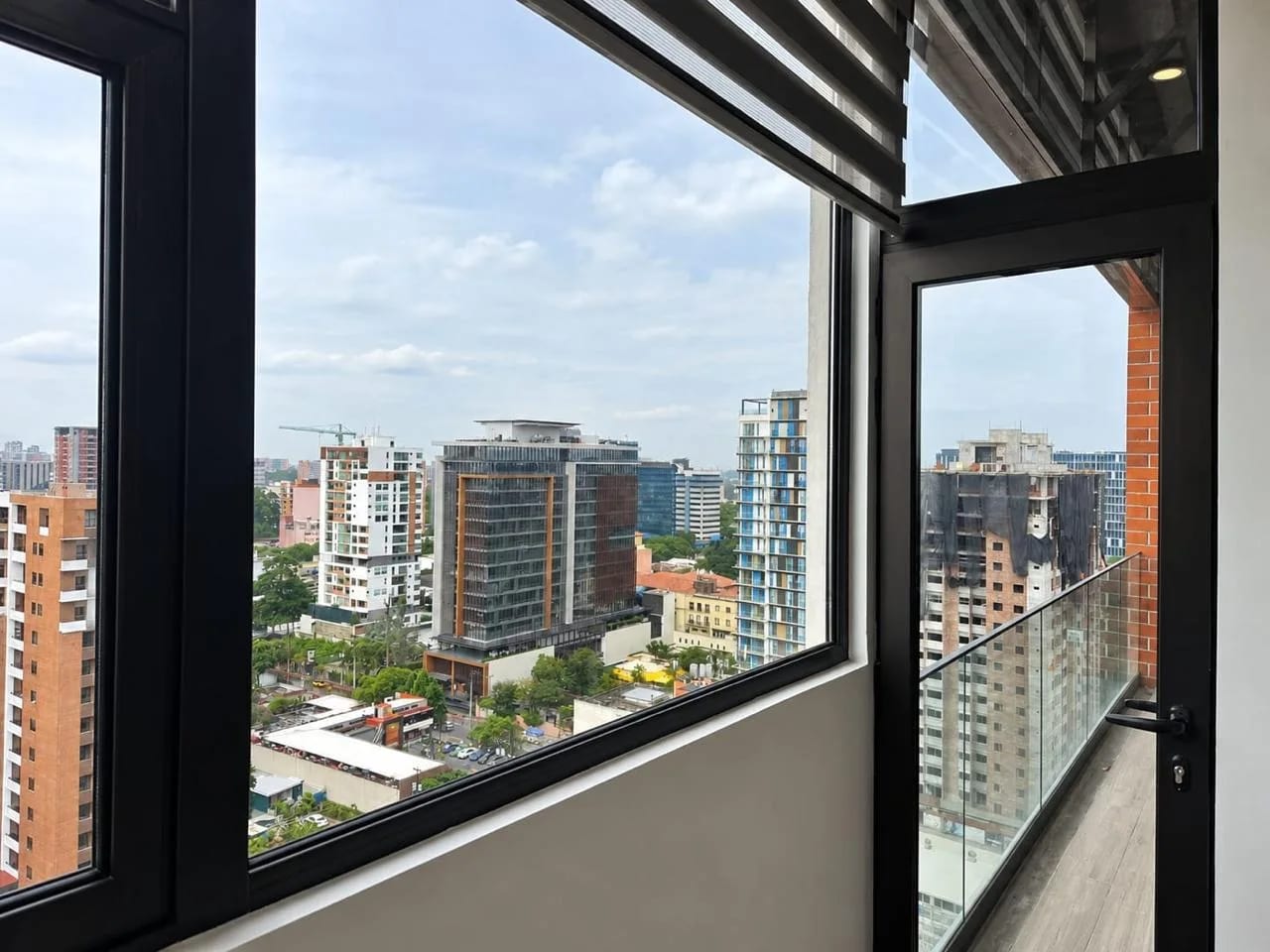 Apartamento Amueblado en Renta Zona 10 codigo.CA36973 — Apartamento en Alquiler en Zona 10, Guatemala, Ciudad — foto 9 de 13