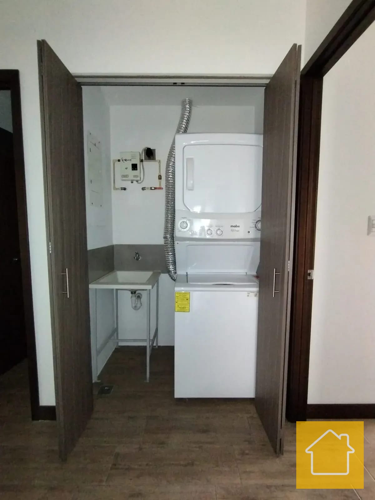 Amplio Apartamento en Zona 10 Casalini — Apartamento en Alquiler en Casalini Diagonal 6, Zona 10, Guatemala, Ciudad — foto 9 de 16