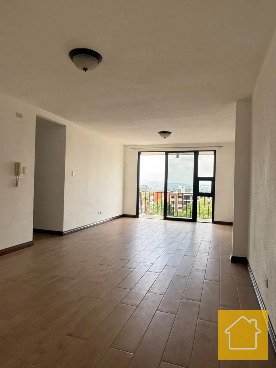 Amplio Apartamento en Balcones de las Charcas Remodelado AGT2996 — Apartamento en Alquiler en Balcones de Las Charcas, Zona 11, Guatemala, Ciudad — foto 11 de 17