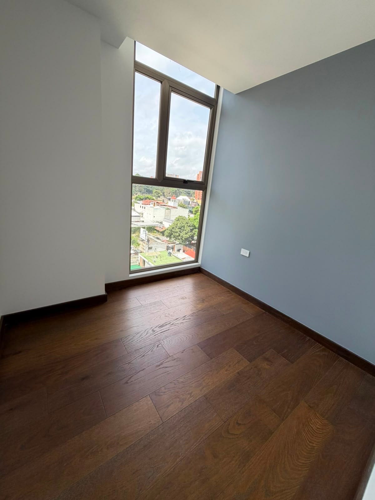 Alquilo apartamento en Edificio Atarah Zona 10 — Apartamento en Alquiler en Atarah, Zona 10, Guatemala, Ciudad — foto 2 de 17