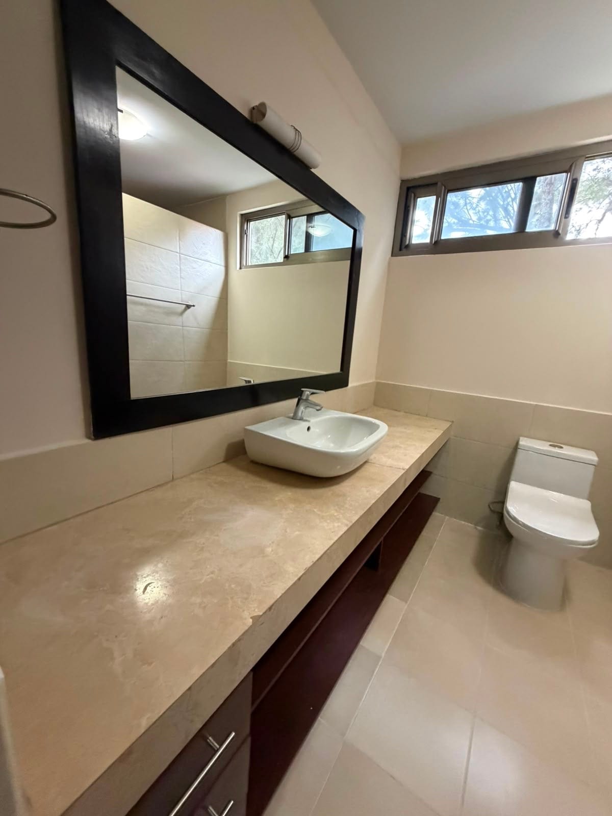 Apartamento en Renta Edificio Cobella Zona 14 — Apartamento en Alquiler en Cobella, Zona 14, Guatemala, Ciudad — foto 11 de 14