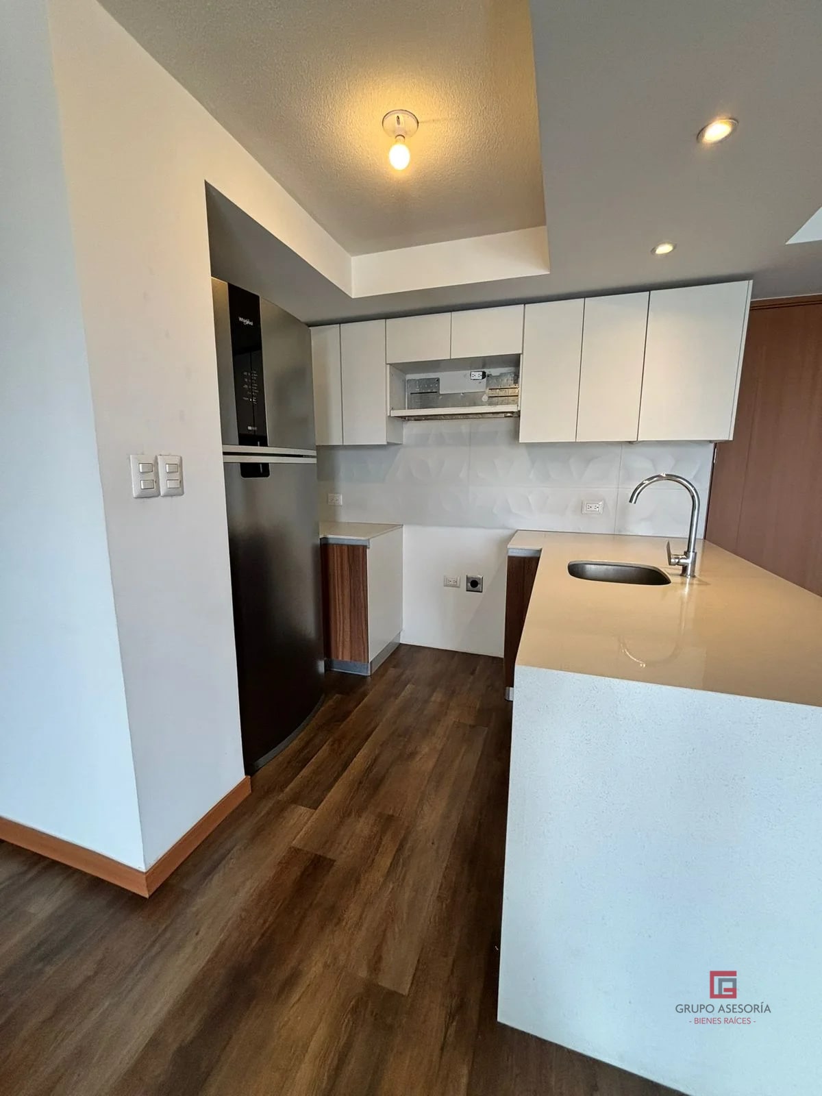 Único apartamento en edificio Vidalta zona 11 - 5