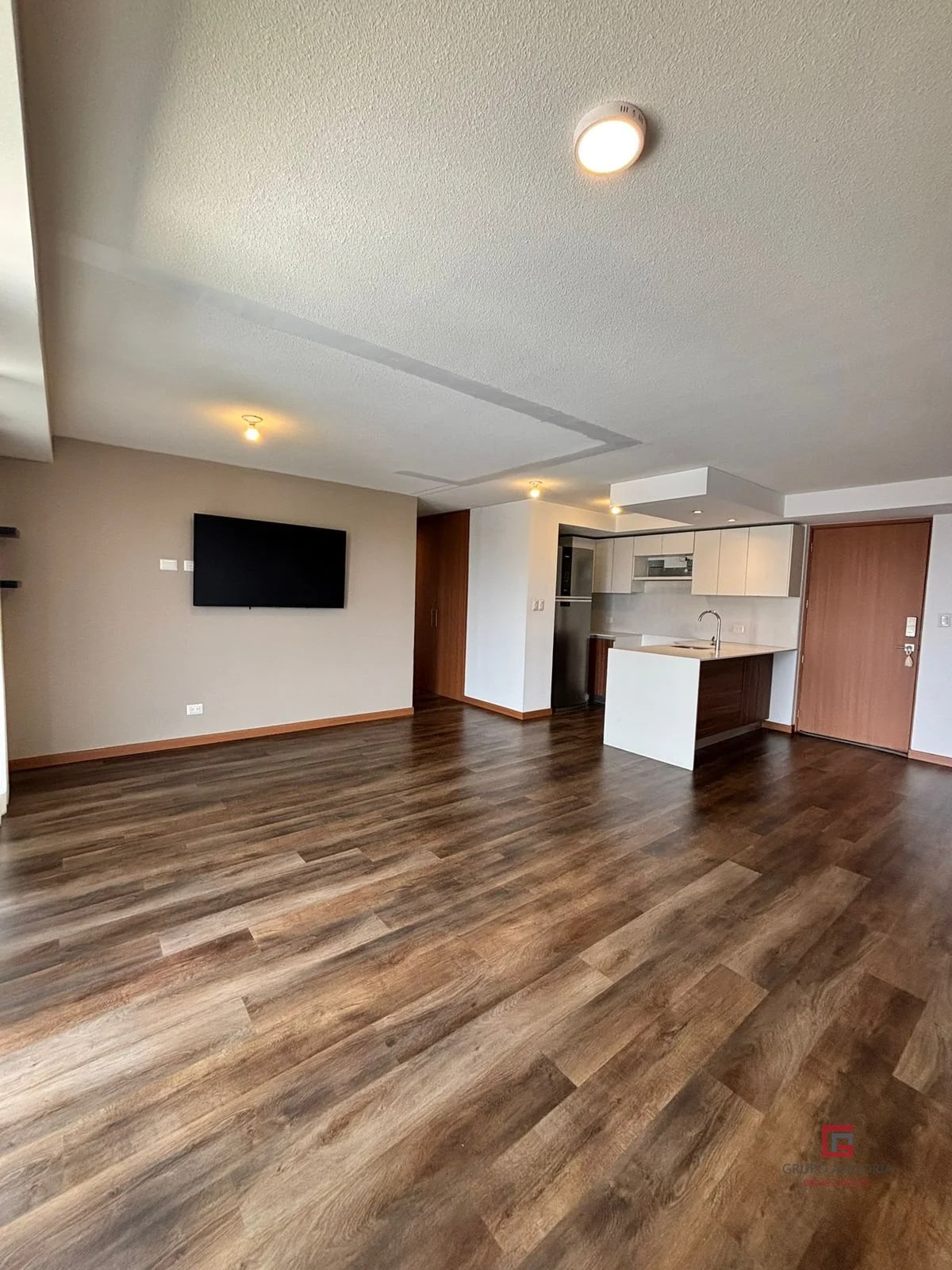 Único apartamento en edificio Vidalta zona 11 - 1