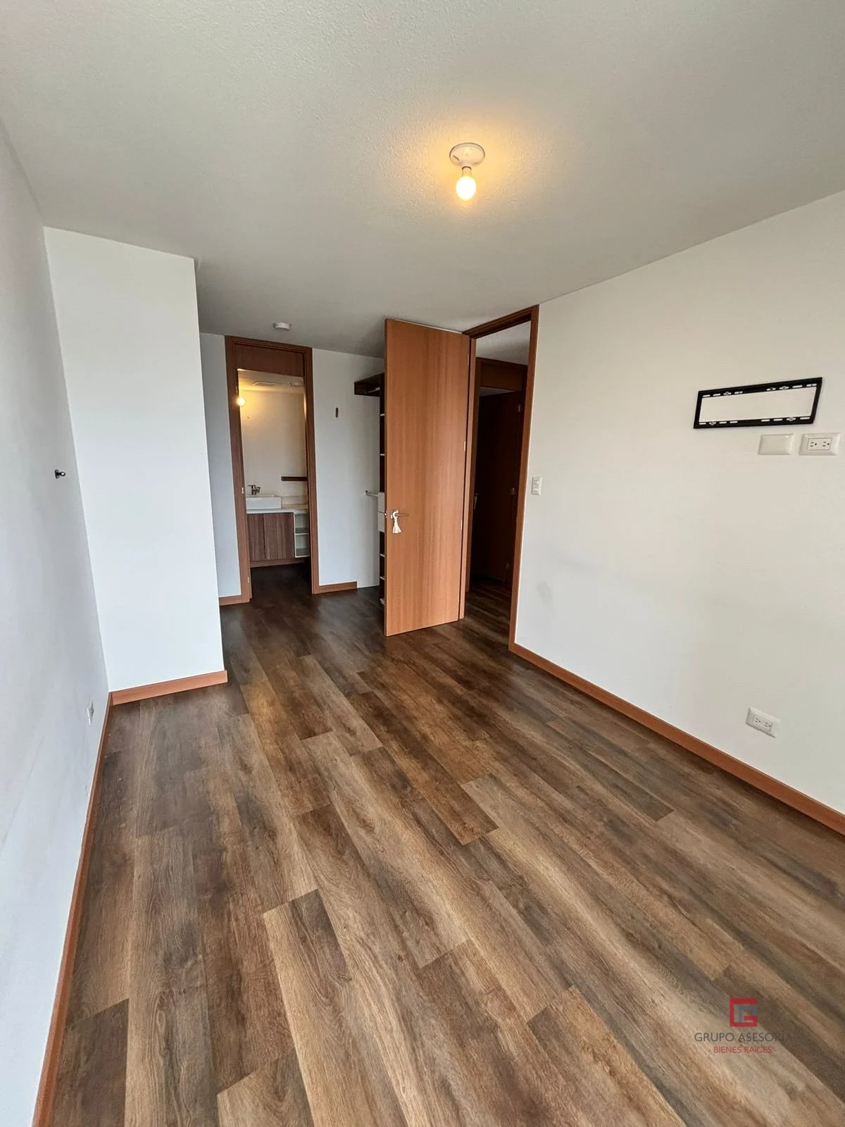 Único apartamento en edificio Vidalta zona 11 - 3