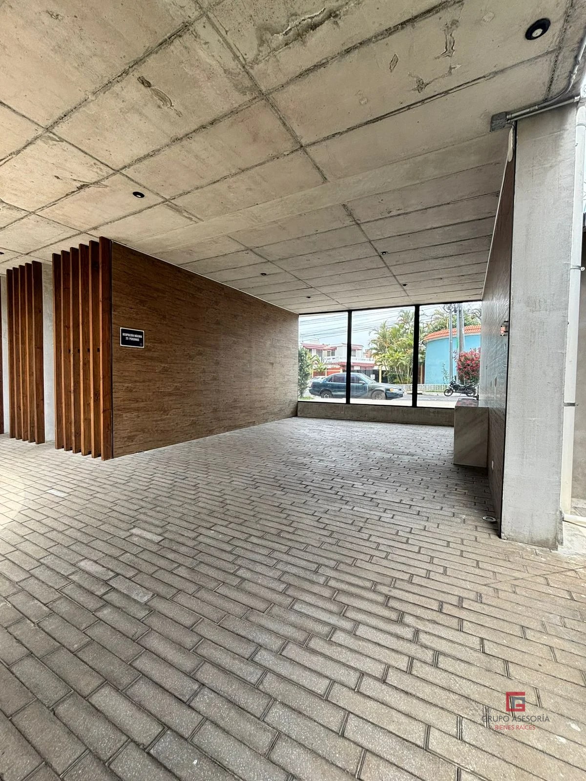 Único apartamento en edificio Vidalta zona 11 - 14