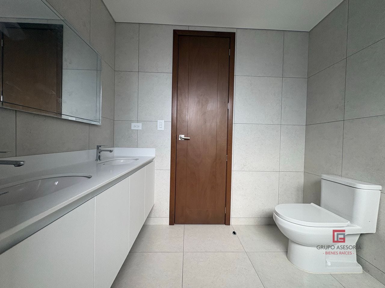 Apartamento en renta Ferré Diez zona 10 — Apartamento en Alquiler en Ferré Diez, Zona 10, Guatemala, Ciudad — foto 14 de 17
