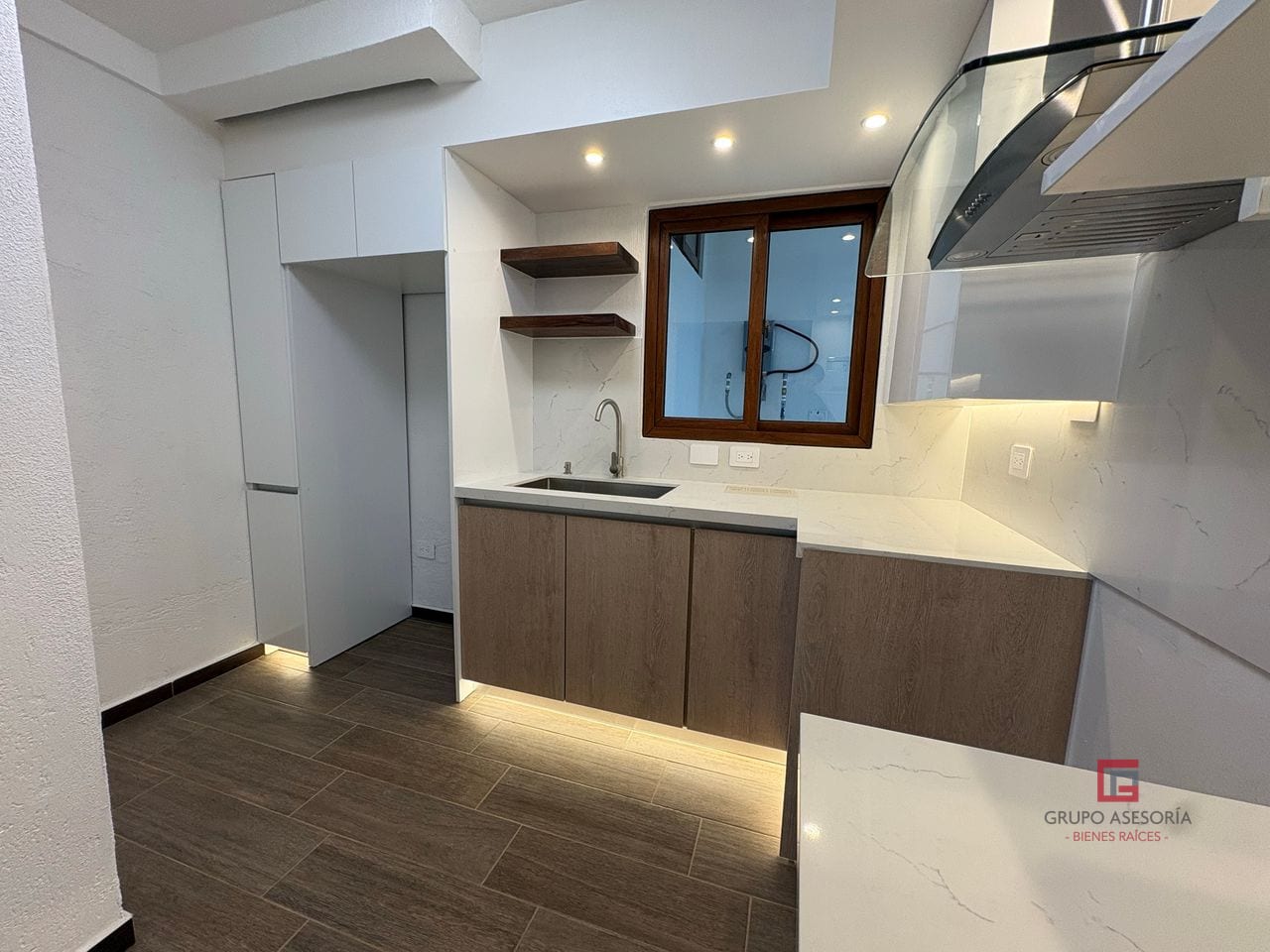 Apartamento en renta Montesano zona 16 — Apartamento en Alquiler en Zona 16, Guatemala, Ciudad — foto 4 de 11