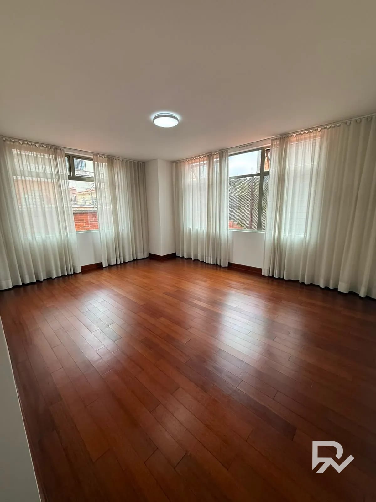 Venta de amplió apartamento en zona 14 La Villa — Apartamento en Venta en Zona 14, Guatemala, Ciudad — foto 1 de 17