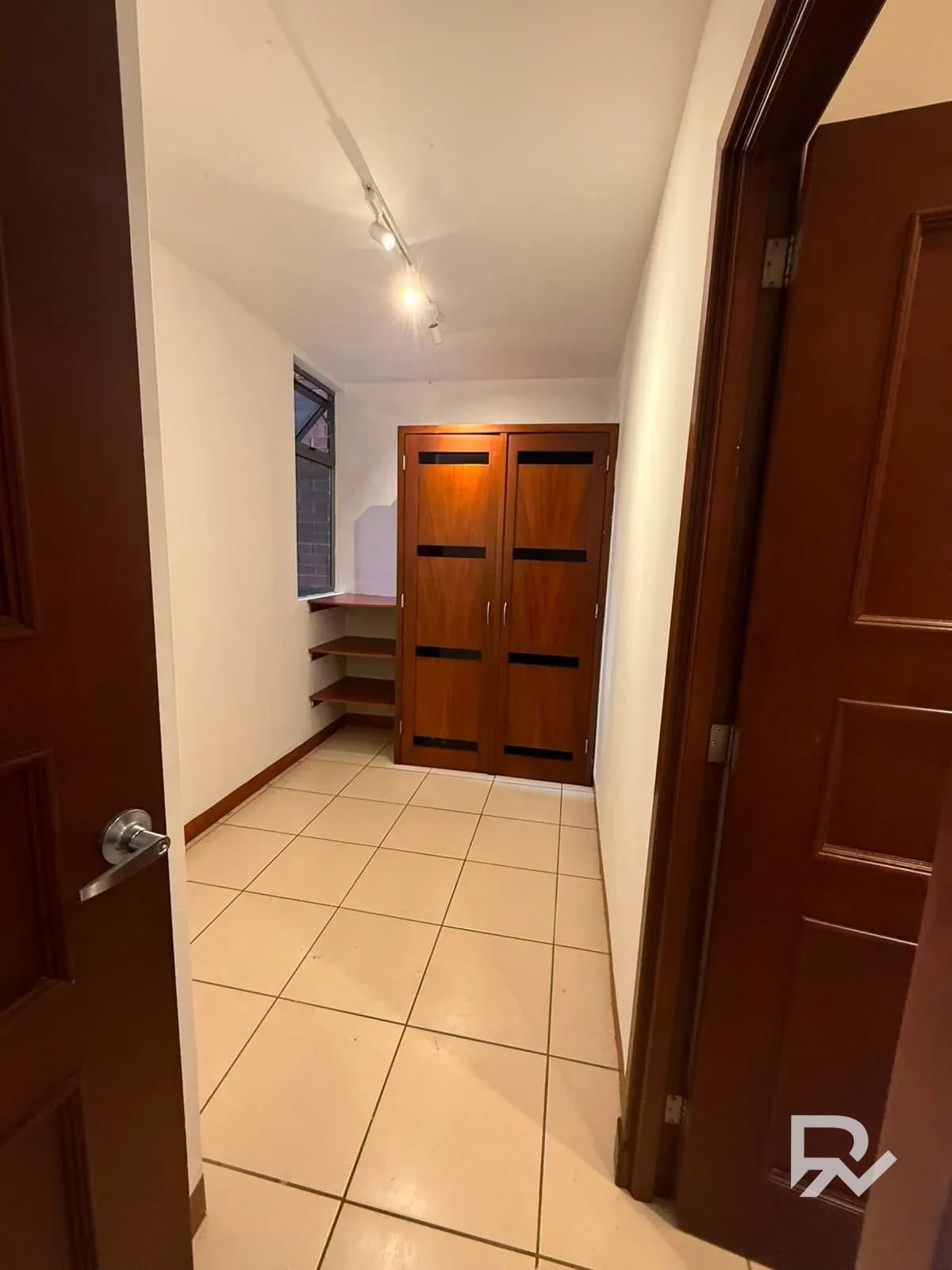 Venta de amplió apartamento en zona 14 La Villa — Apartamento en Venta en Zona 14, Guatemala, Ciudad — foto 3 de 17