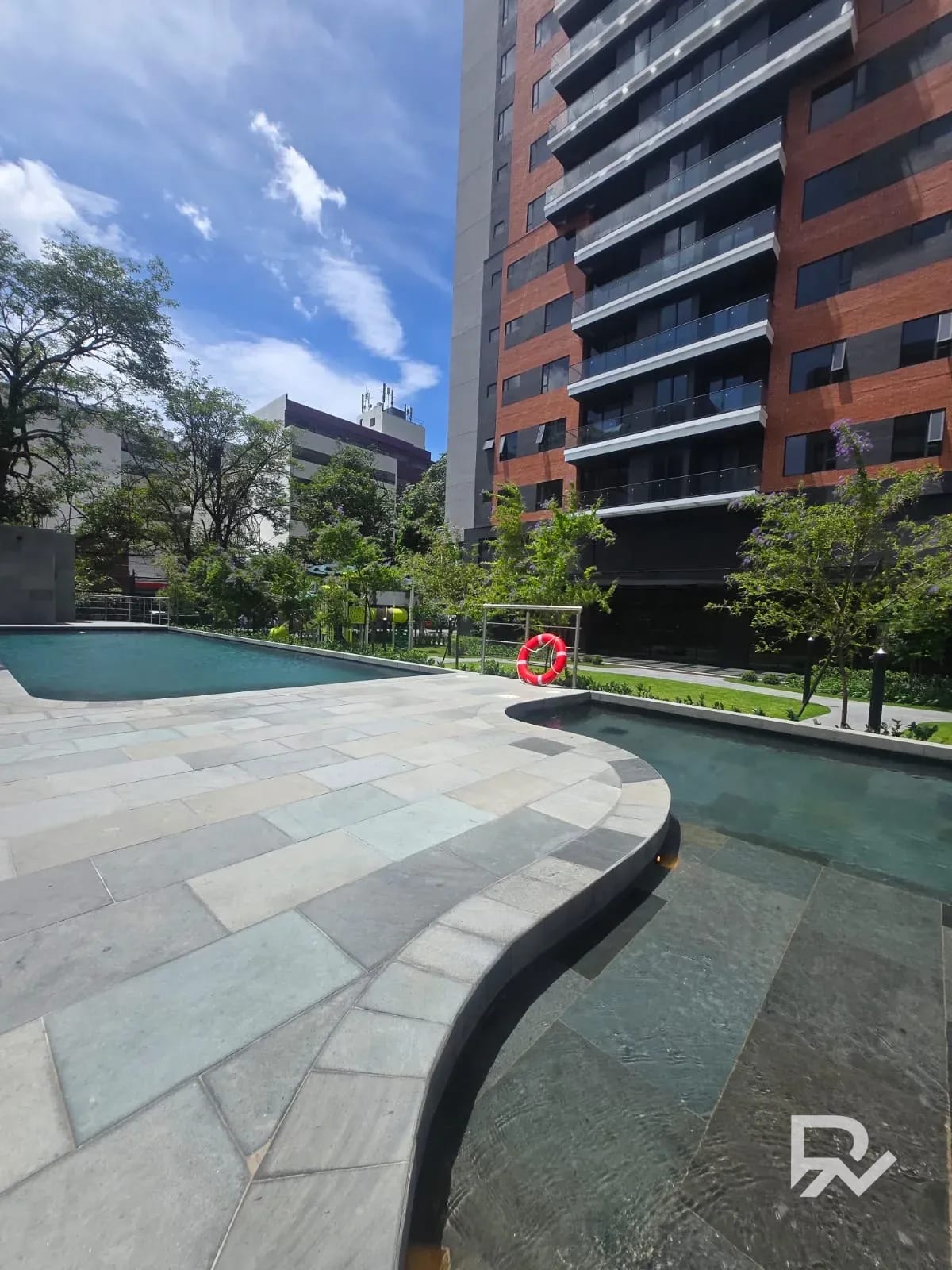 Alquiler de apartamento en Ferre Diez, en zona 10 — Apartamento en Alquiler en Zona 10, Guatemala, Ciudad — foto 1 de 15