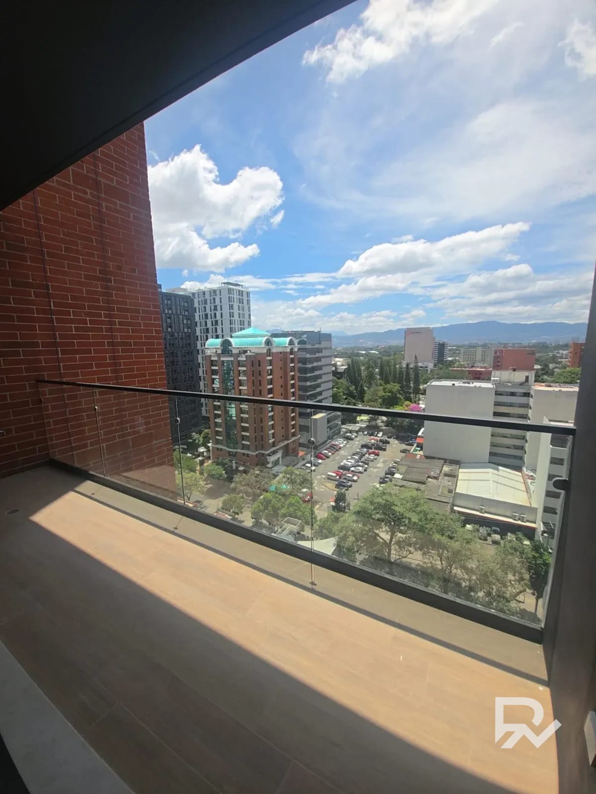 Alquiler de apartamento en Ferre Diez, en zona 10 — Apartamento en Alquiler en Zona 10, Guatemala, Ciudad — foto 4 de 15