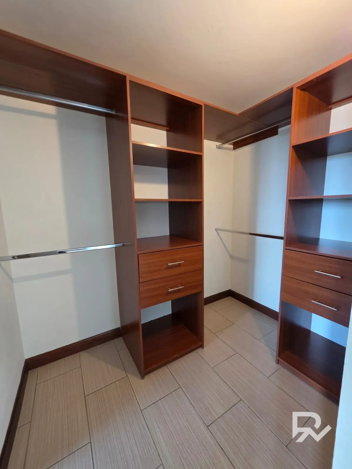 Apartamento en Renta | Condado la Villa Zona 14 — Apartamento en Alquiler en Zona 14, Guatemala, Ciudad — foto 7 de 17