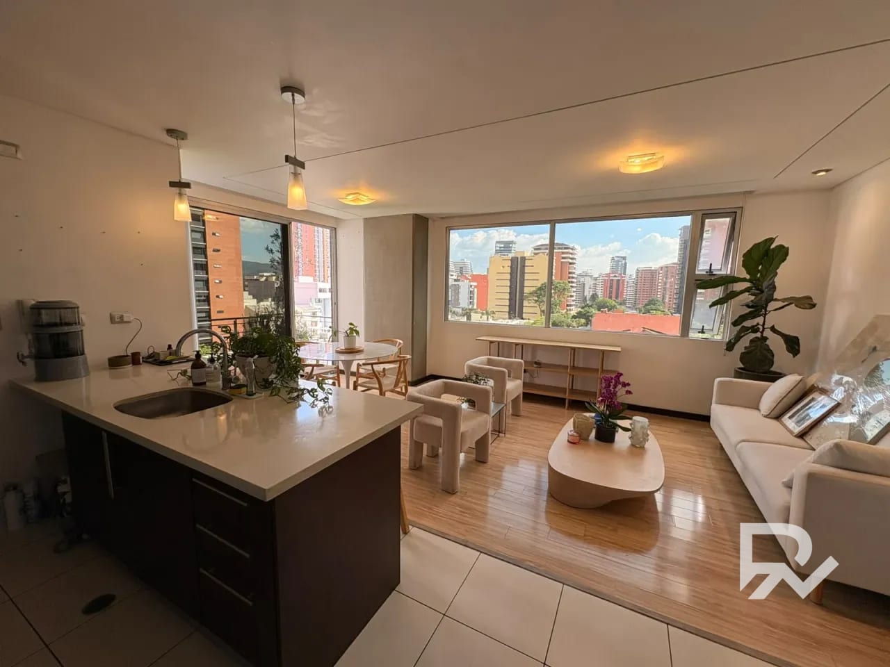 Alquiler apartamento Torre Catorce zona 14 — Apartamento en Alquiler en Zona 14, Guatemala, Ciudad — foto 2 de 13