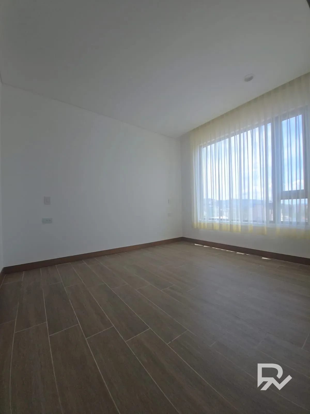 Alquiler de apartamento en Ferre Diez de 3 habitaciones — Apartamento en Alquiler en Zona 10, Guatemala, Ciudad — foto 7 de 13