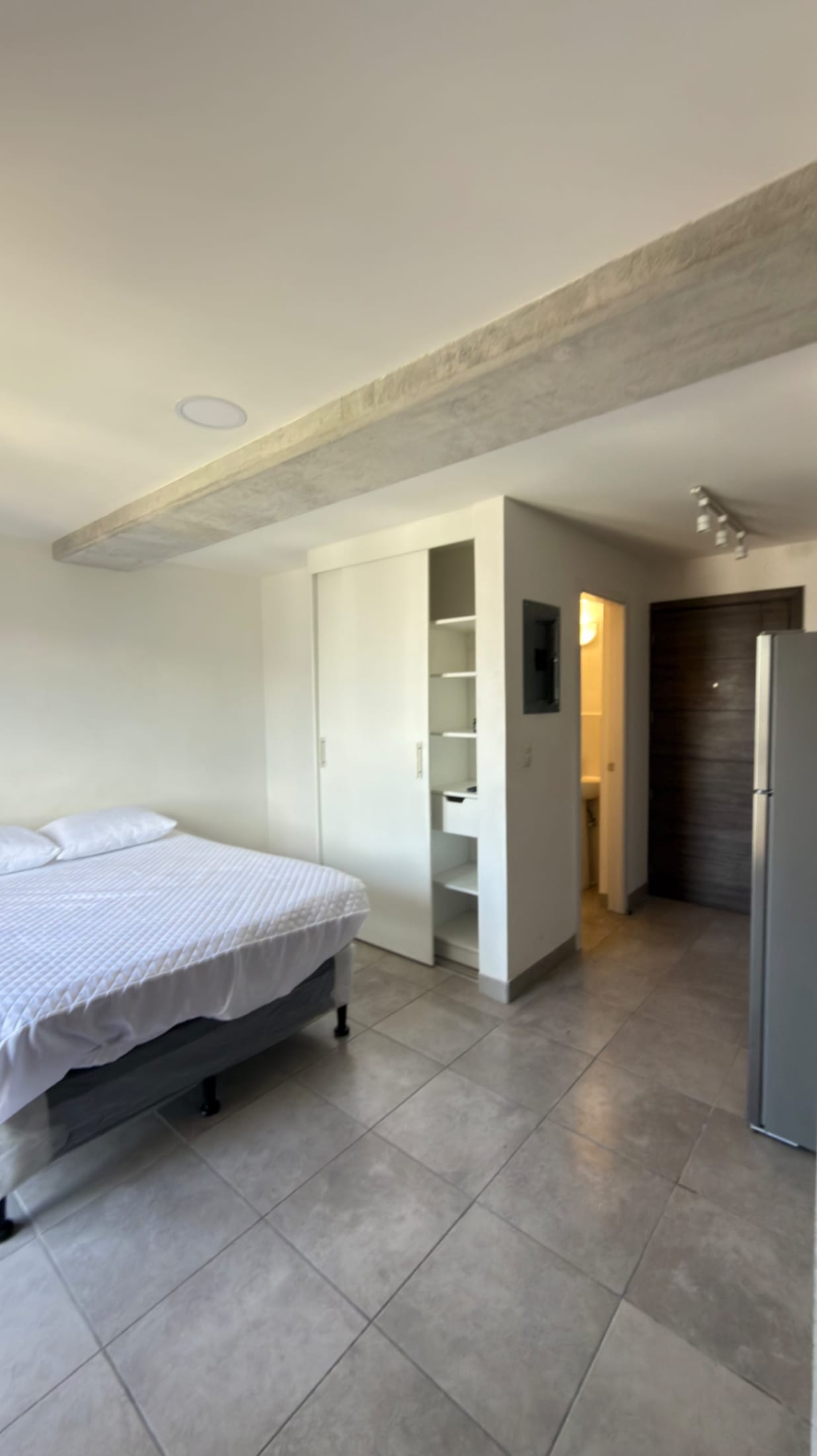 APARTAMENTO EN RENTA AMUEBLADO Z.10 FIAMENE — Apartamento en Alquiler en Fiamene, Zona 10, Guatemala, Ciudad — foto 1 de 10
