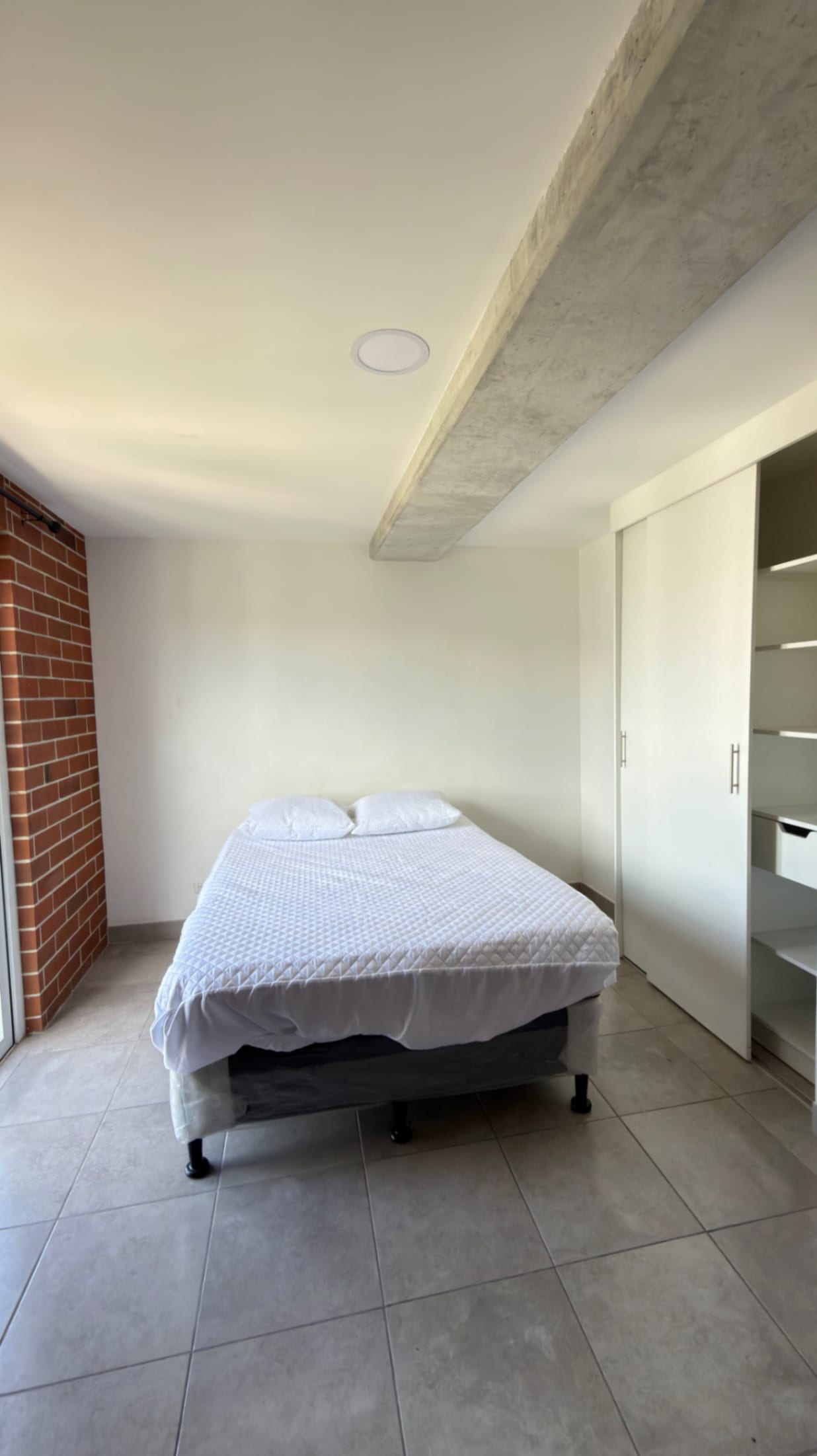 APARTAMENTO EN RENTA AMUEBLADO Z.10 FIAMENE — Apartamento en Alquiler en Fiamene, Zona 10, Guatemala, Ciudad — foto 2 de 10