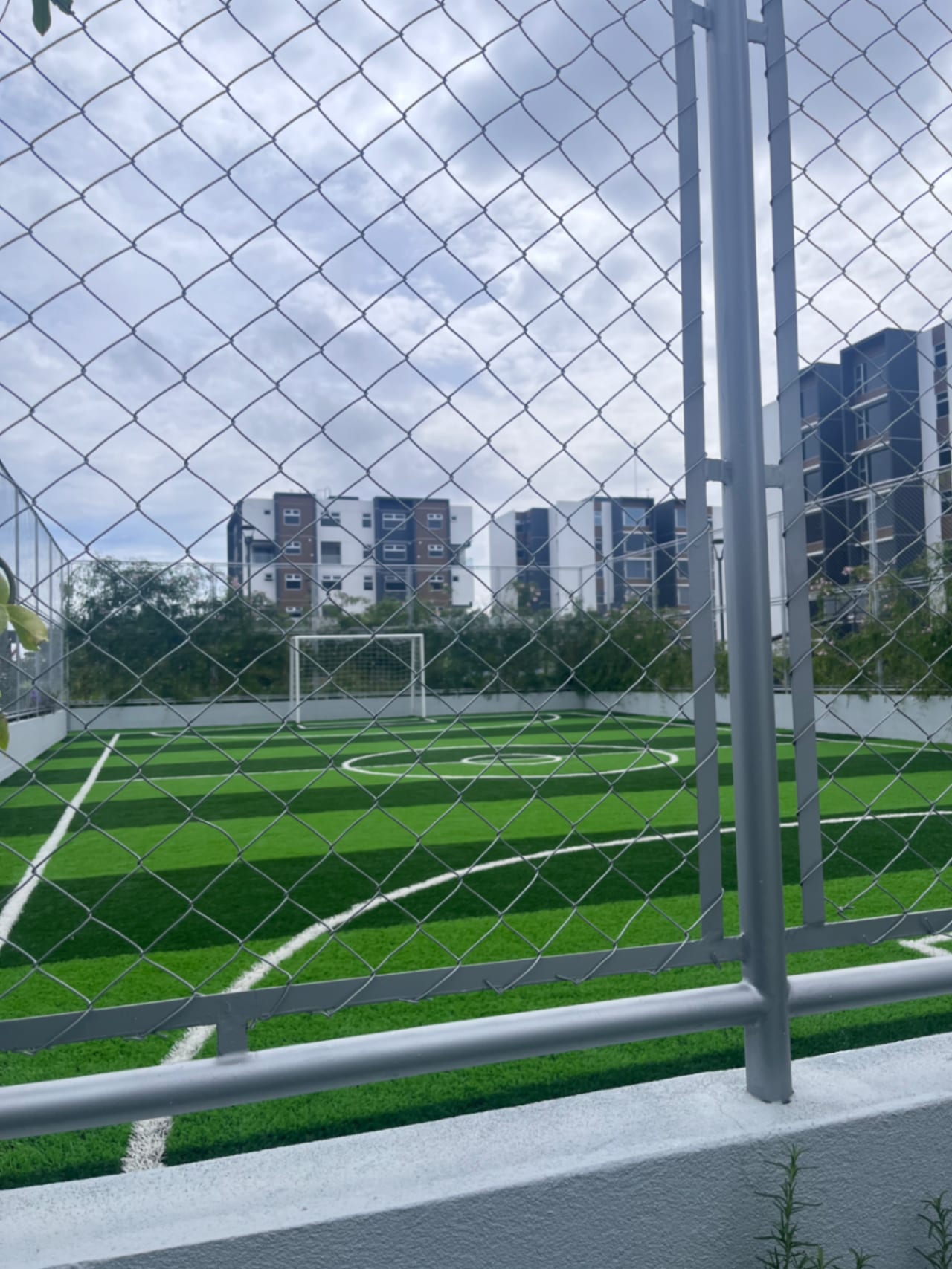 APARTAMENTO EN RENTA CON AMPLIO JARDÍN — Apartamento en Alquiler en Condado Naranjo, Zona 4 Mixco, Guatemala, Ciudad — foto 12 de 16