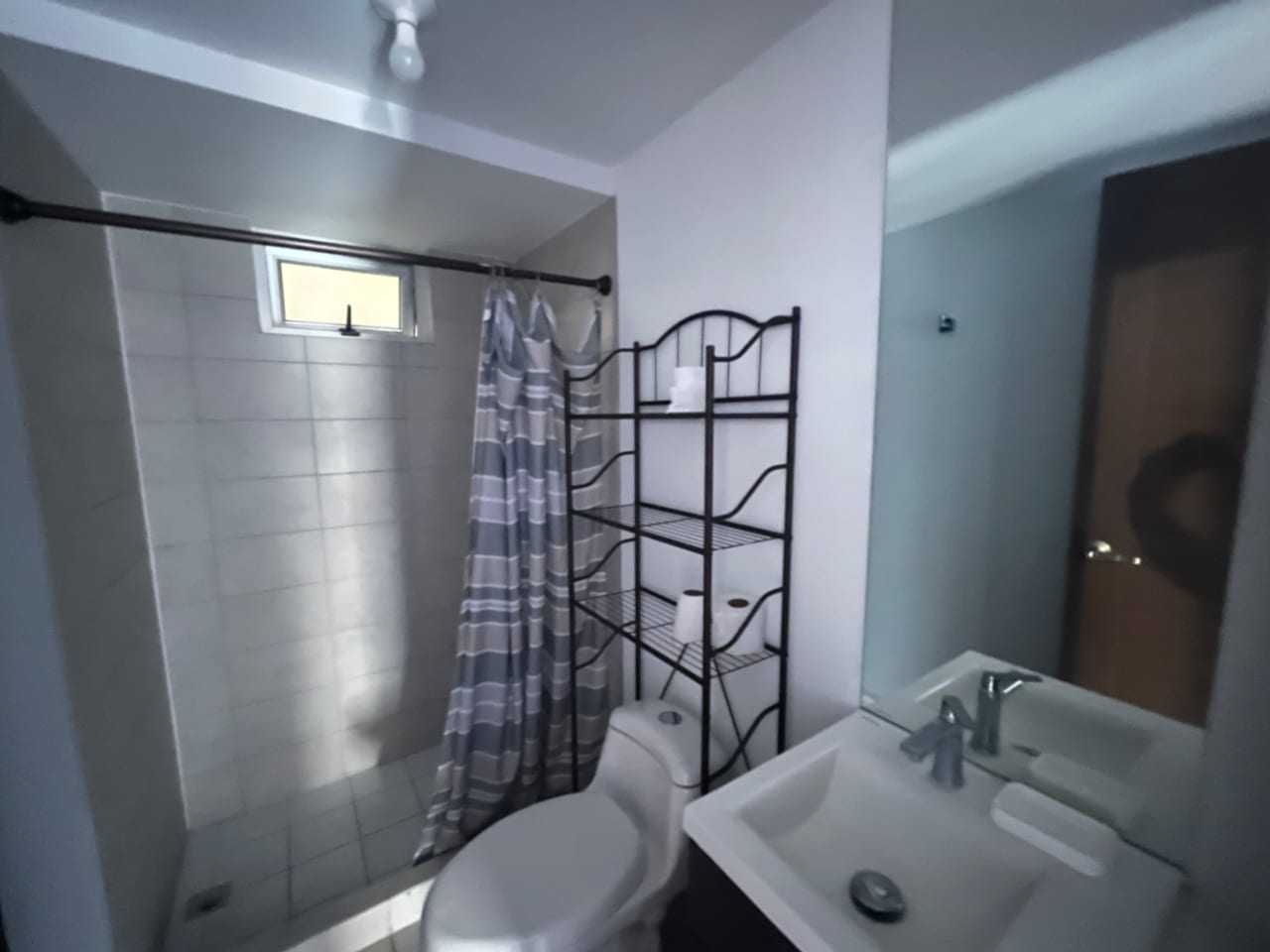 RENTA DE APARTAMENTO AMUEBLADO CONDADO NARANJO/ALEGRIA — Apartamento en Alquiler en Condado Naranjo, Zona 4 Mixco, Guatemala, Ciudad — foto 6 de 17