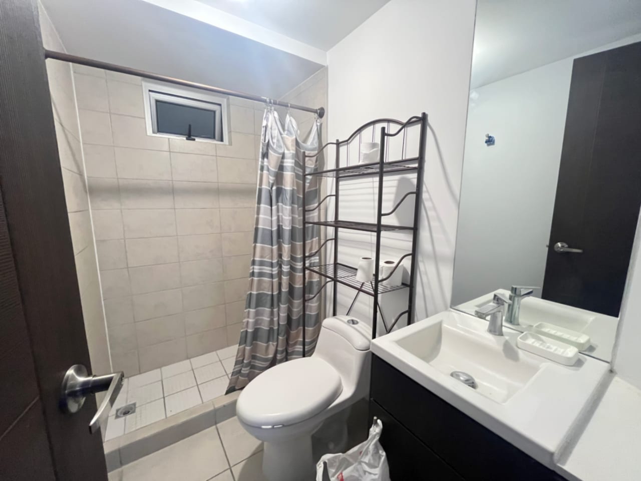 RENTA DE APARTAMENTO AMUEBLADO CONDADO NARANJO/ALEGRIA — Apartamento en Alquiler en Condado Naranjo, Zona 4 Mixco, Guatemala, Ciudad — foto 7 de 17