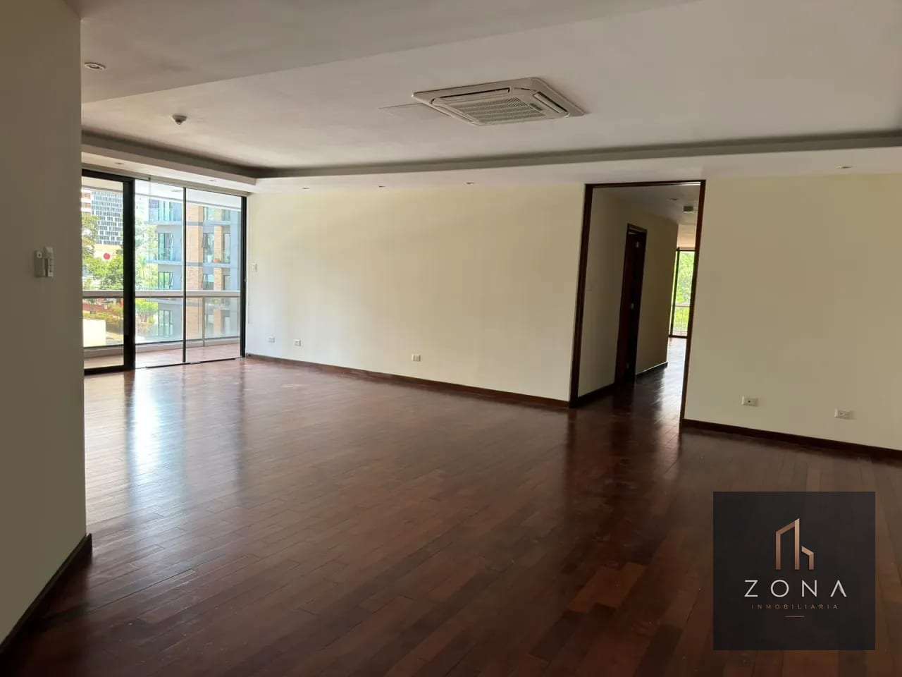 Apartamento en RENTA,Z10 — Apartamento en Alquiler en Zona 10, Guatemala, Ciudad — foto 1 de 8
