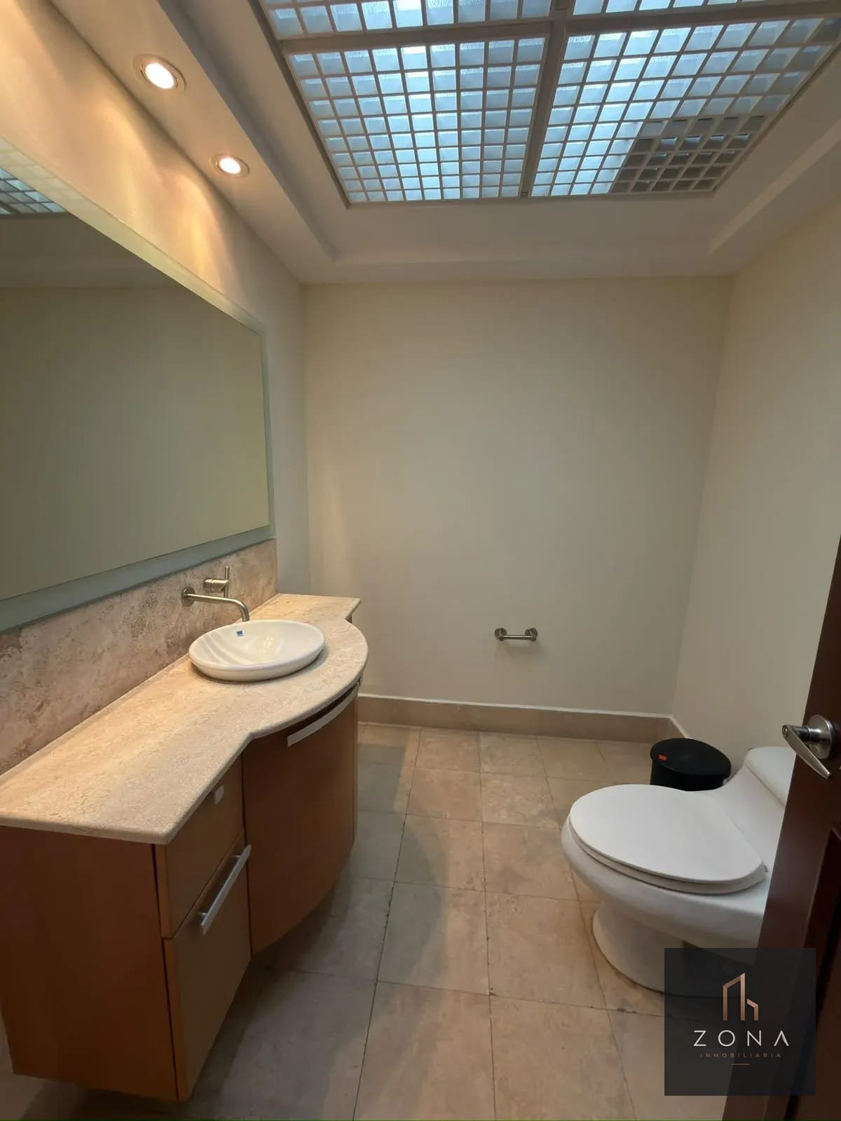 Apartamento en RENTA,Z10 — Apartamento en Alquiler en Zona 10, Guatemala, Ciudad — foto 5 de 8