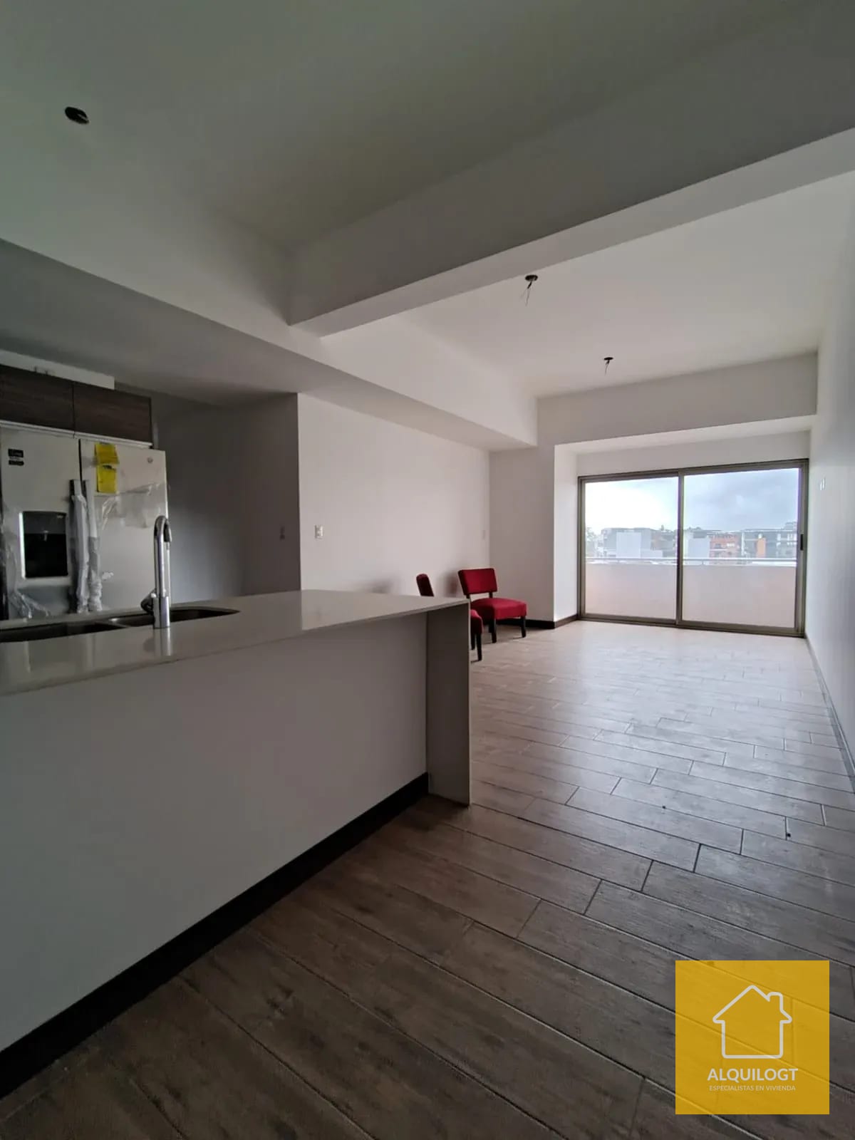Apartamento Remodelado en Casalini Zona 10 Doble Altura — Apartamento en Alquiler en Cassalini, Zona 10, Guatemala, Ciudad — foto 2 de 17
