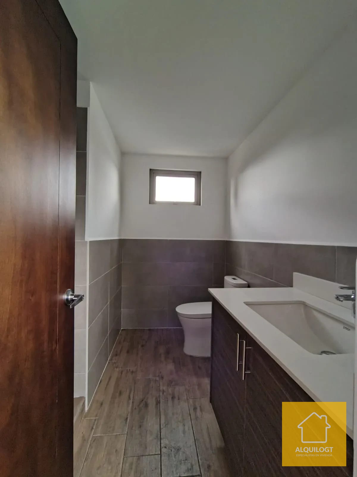 Apartamento Remodelado en Casalini Zona 10 Doble Altura — Apartamento en Alquiler en Cassalini, Zona 10, Guatemala, Ciudad — foto 7 de 17