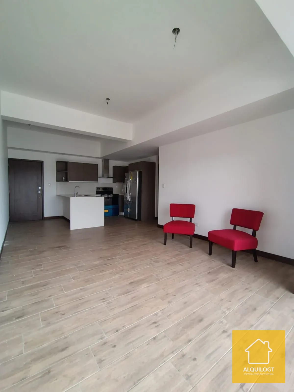 Apartamento Remodelado en Casalini Zona 10 Doble Altura — Apartamento en Alquiler en Cassalini, Zona 10, Guatemala, Ciudad — foto 1 de 17