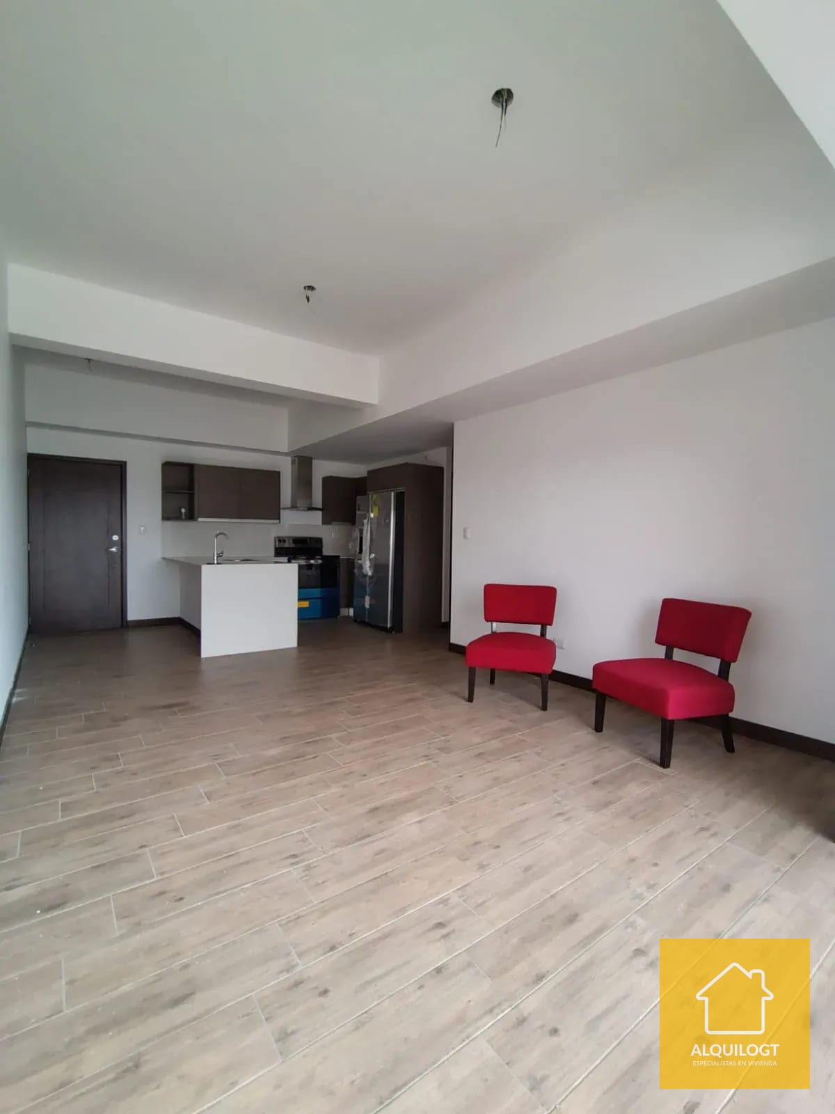 Apartamento Remodelado en Casalini Zona 10 Doble Altura — Apartamento en Alquiler en Cassalini, Zona 10, Guatemala, Ciudad — foto 13 de 17