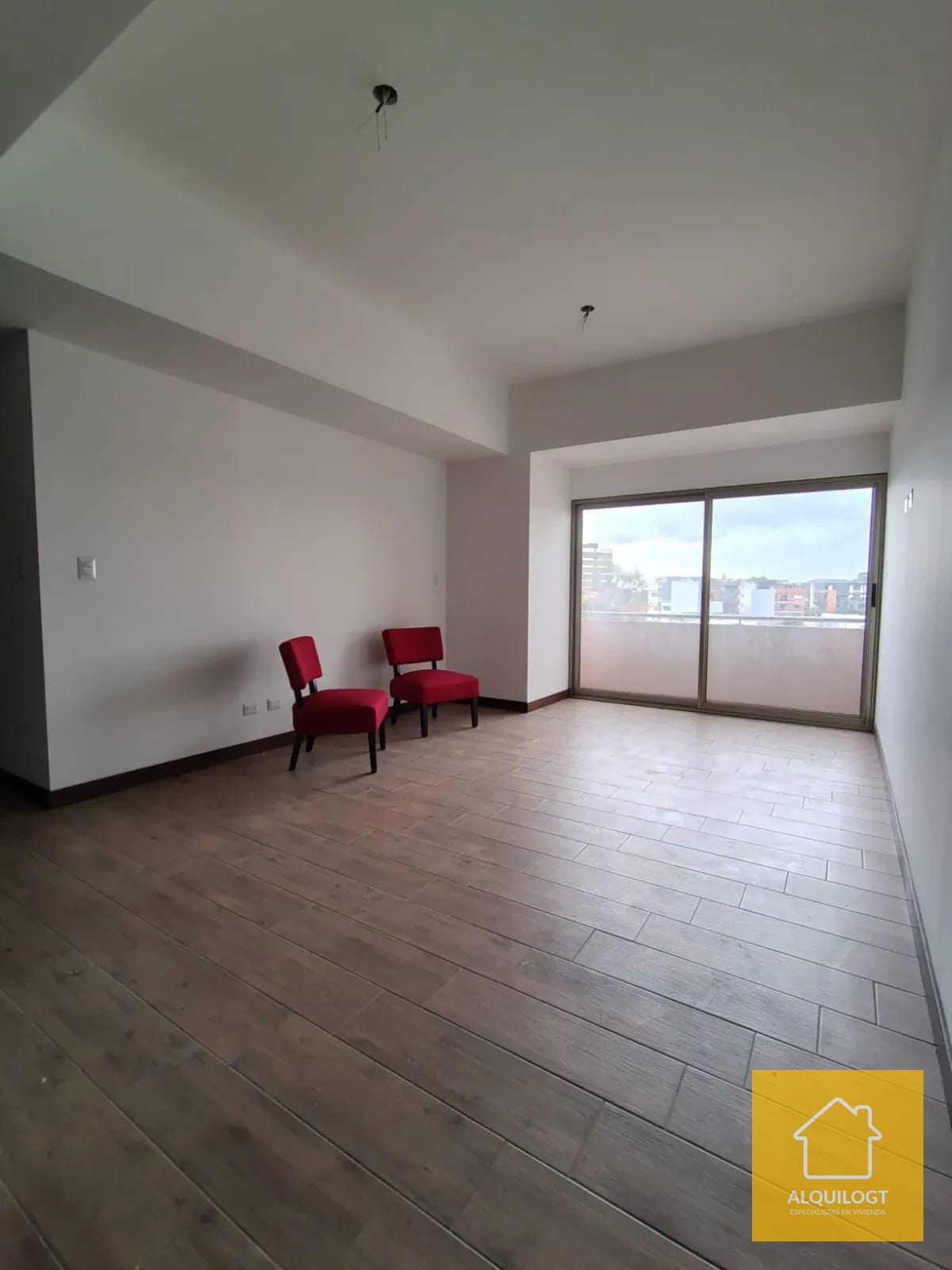 Apartamento Remodelado en Casalini Zona 10 Doble Altura — Apartamento en Alquiler en Cassalini, Zona 10, Guatemala, Ciudad — foto 16 de 17
