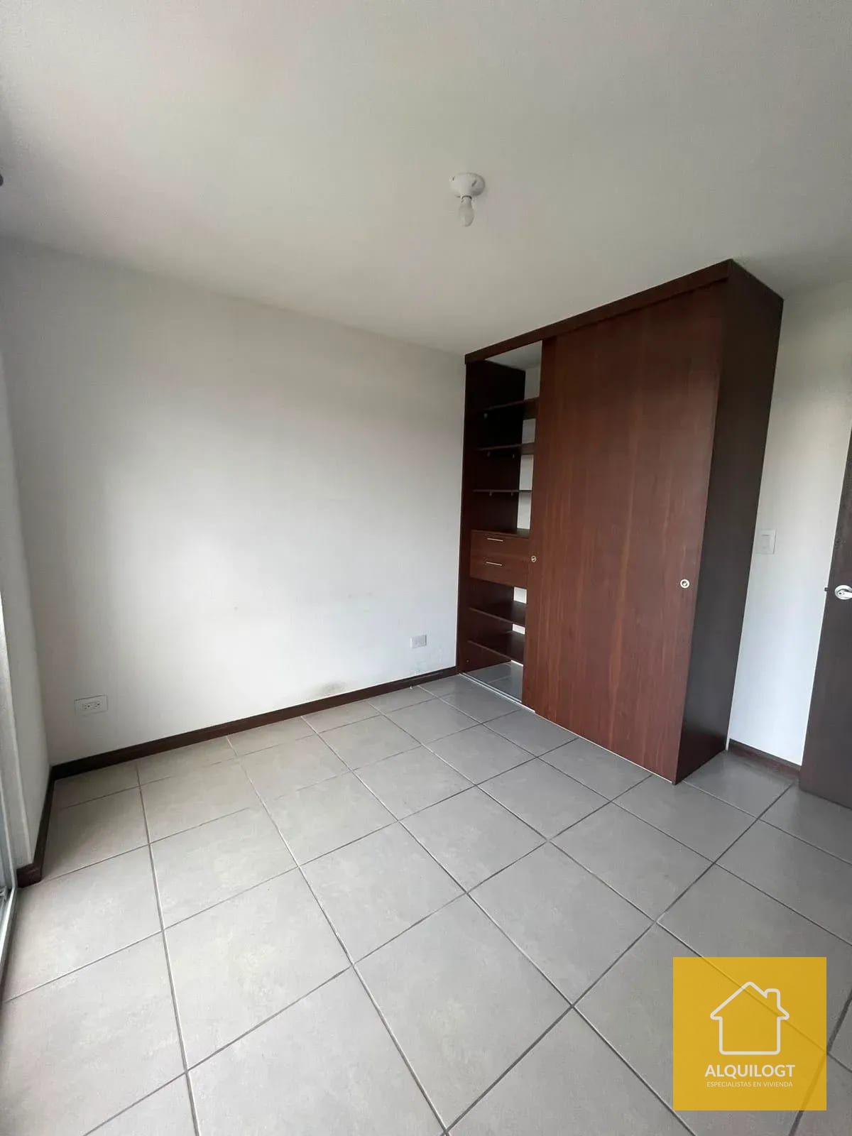 Apto de 3 Habitaciones Excelente Ubicacion en la Roosevelt — Apartamento en Alquiler en Akari, Zona 2 Mixco, Guatemala, Ciudad — foto 1 de 16