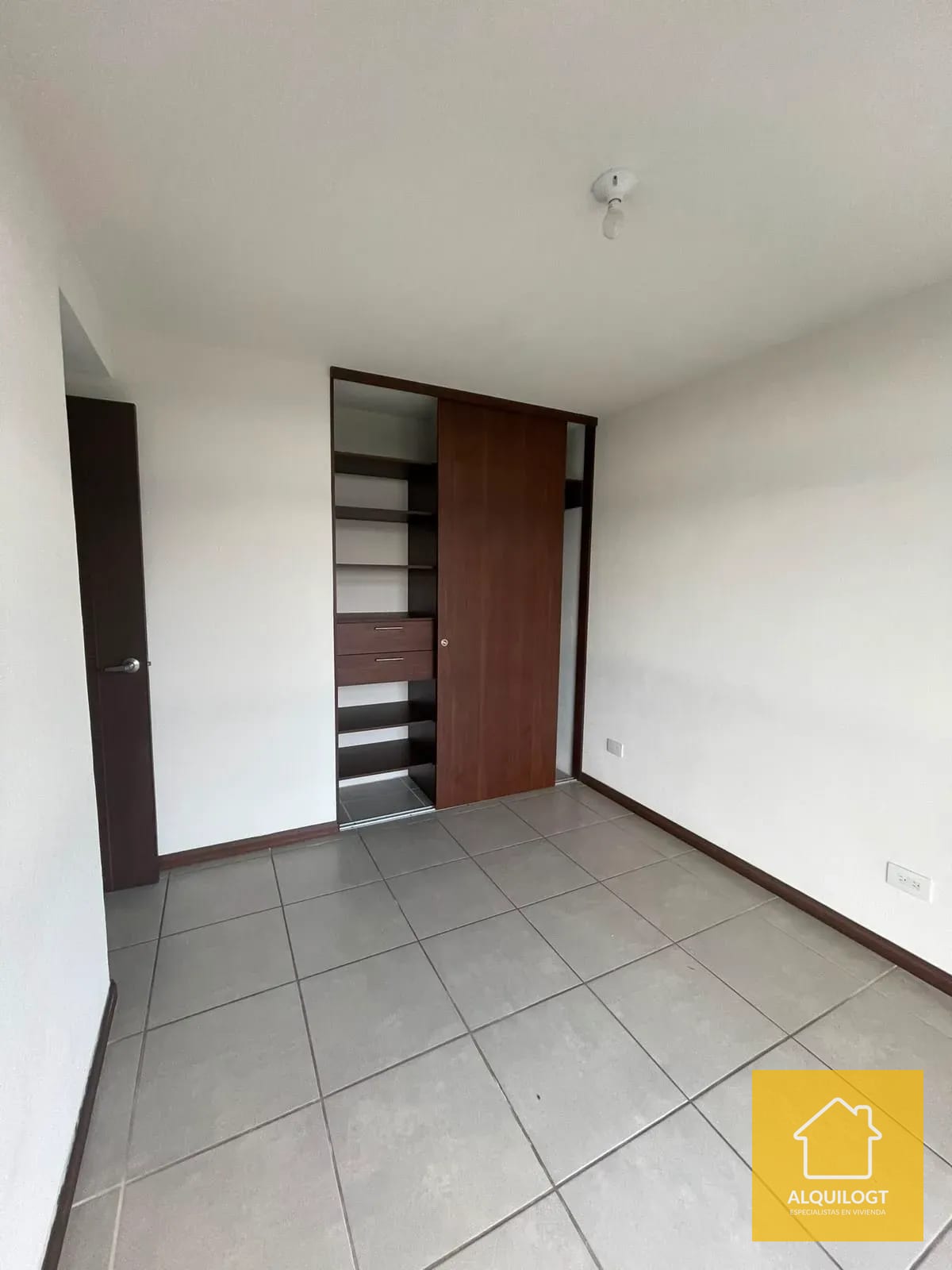 Apto de 3 Habitaciones Excelente Ubicacion en la Roosevelt — Apartamento en Alquiler en Akari, Zona 2 Mixco, Guatemala, Ciudad — foto 8 de 16