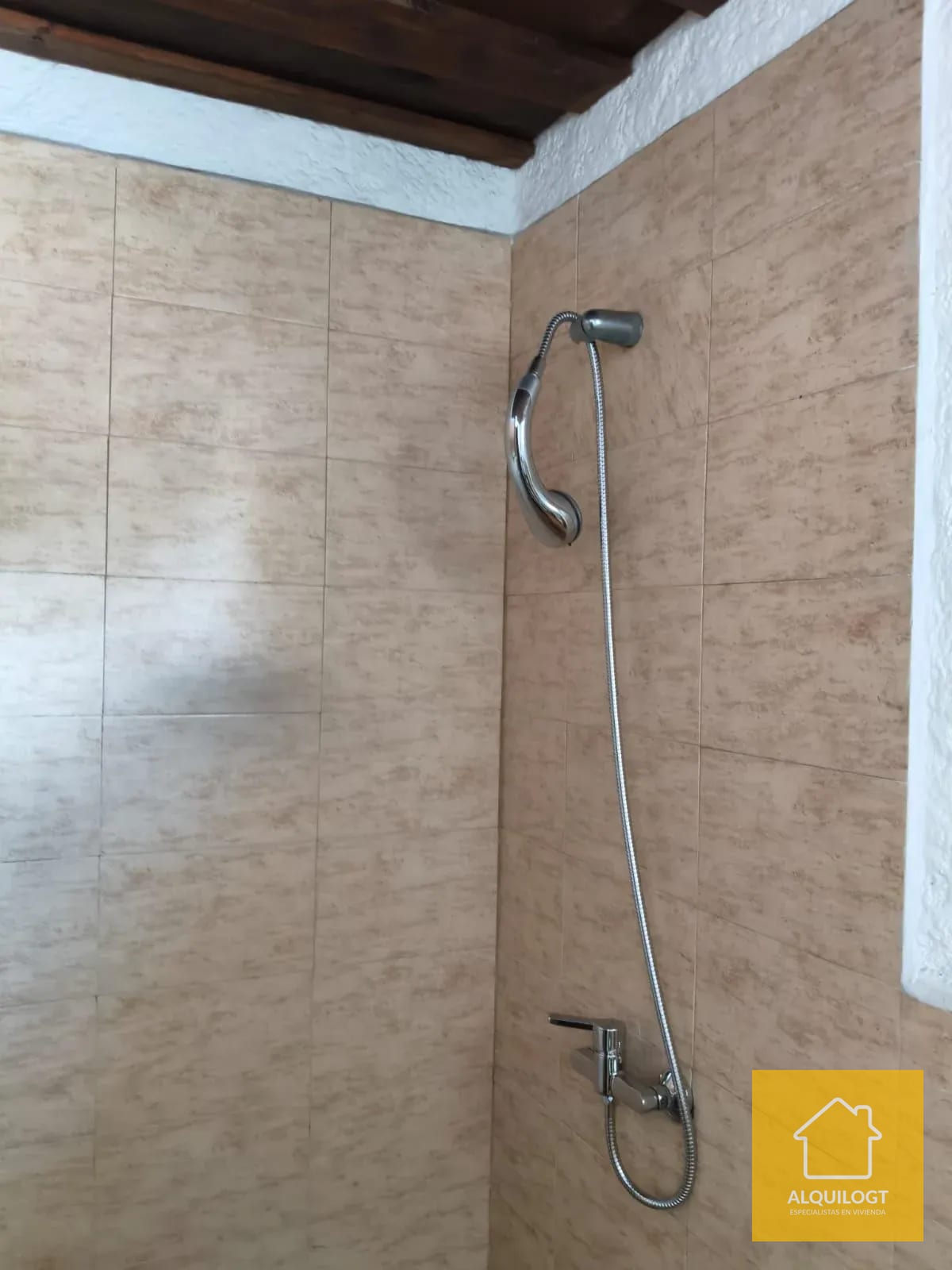 Apto de Segundo Nivel Excelente Ubicacion en San Cristobal — Apartamento en Alquiler en Vista al Valle, Zona 8 Mixco, Guatemala, Ciudad — foto 2 de 16