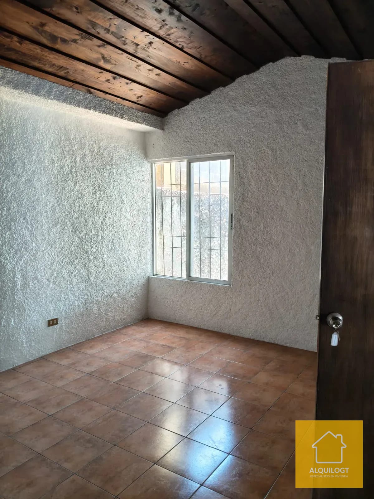 Apto de Segundo Nivel Excelente Ubicacion en San Cristobal — Apartamento en Alquiler en Vista al Valle, Zona 8 Mixco, Guatemala, Ciudad — foto 5 de 16