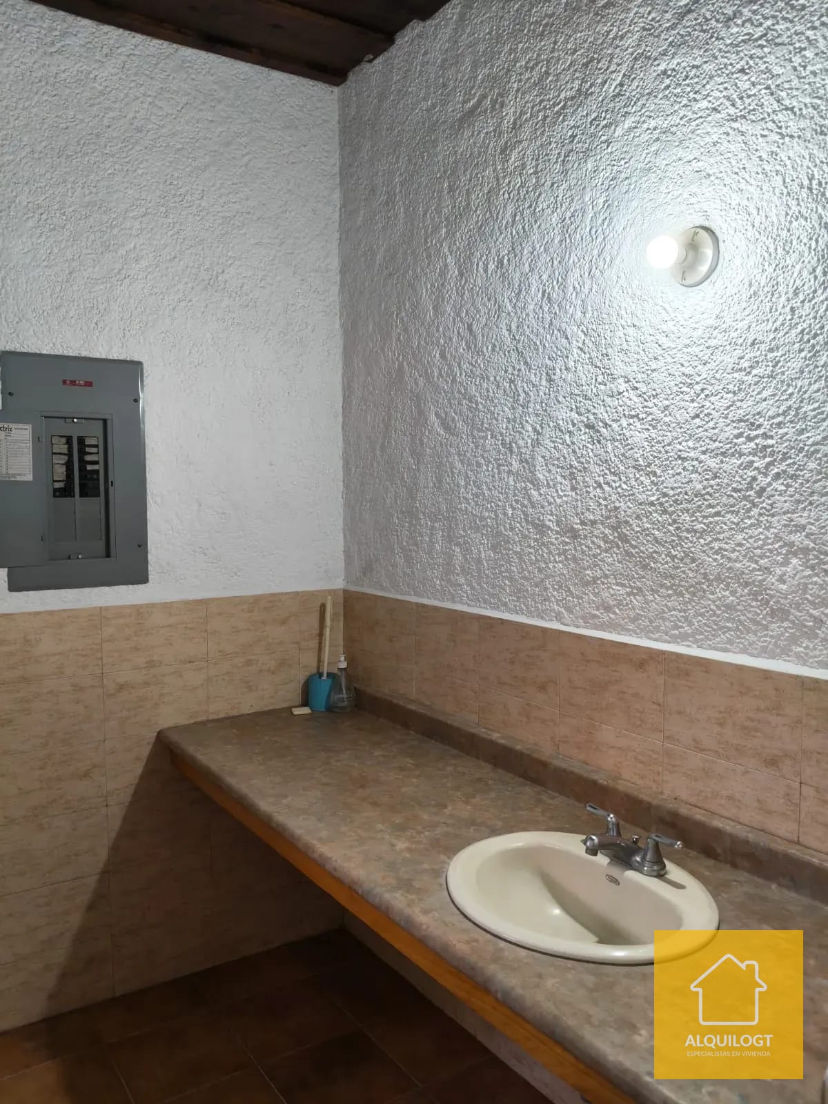 Apto de Segundo Nivel Excelente Ubicacion en San Cristobal — Apartamento en Alquiler en Vista al Valle, Zona 8 Mixco, Guatemala, Ciudad — foto 6 de 16