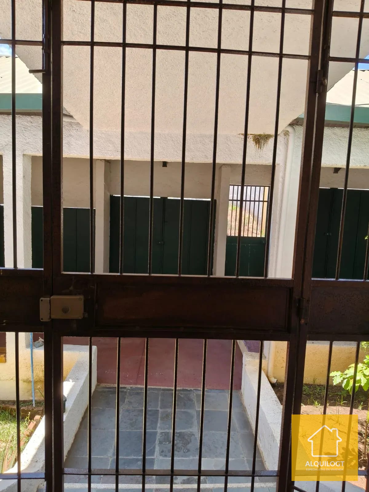 Apto de Segundo Nivel Excelente Ubicacion en San Cristobal — Apartamento en Alquiler en Vista al Valle, Zona 8 Mixco, Guatemala, Ciudad — foto 15 de 16