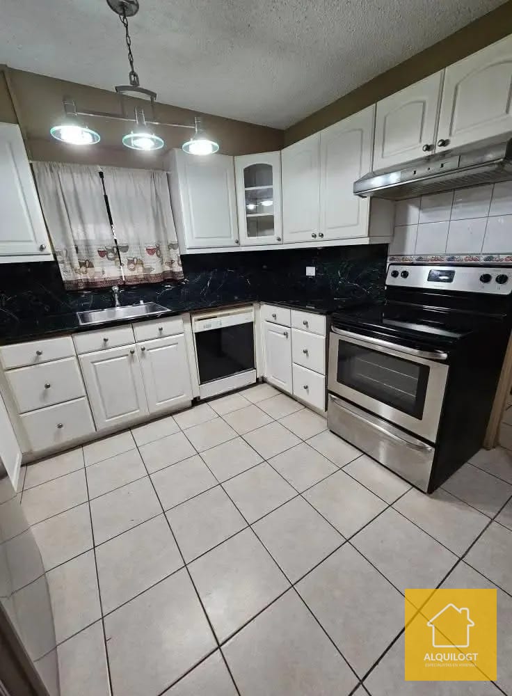 Apto en Edif Canamco a un Costado de Fontabella — Apartamento en Alquiler en Canamco, Zona 10, Guatemala, Ciudad — foto 1 de 13