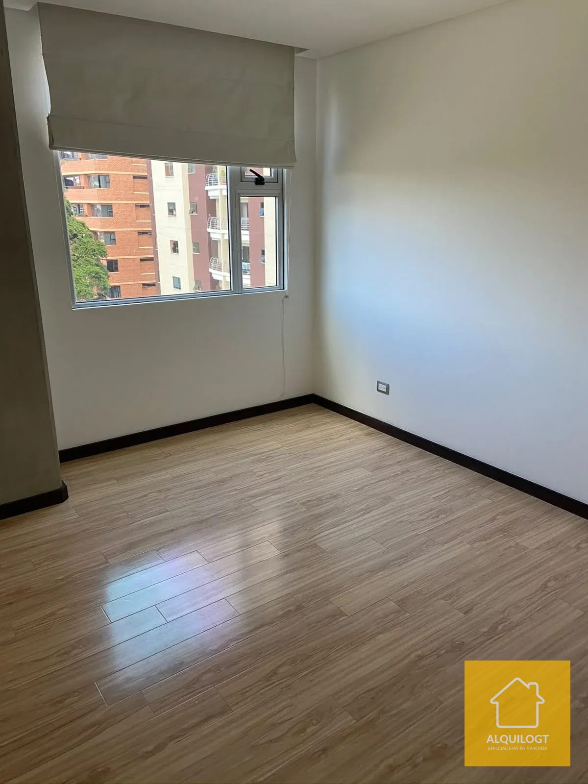 Apto con Excelente Ubicacion en Zona 14 Torre 14 — Apartamento en Alquiler en Torre 14, Zona 14, Guatemala, Ciudad — foto 5 de 11