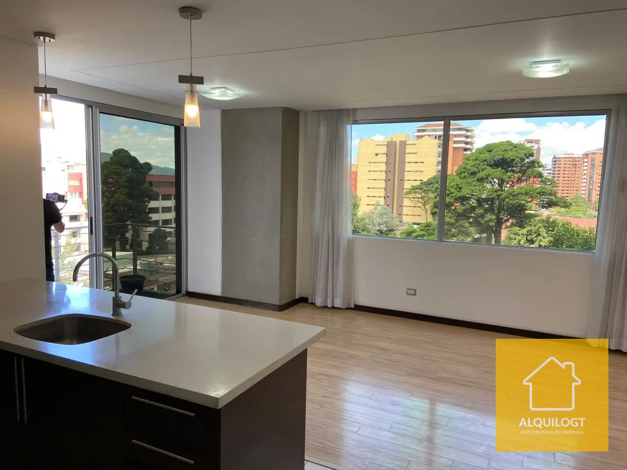 Apto con Excelente Ubicacion en Zona 14 Torre 14 — Apartamento en Alquiler en Torre 14, Zona 14, Guatemala, Ciudad — foto 6 de 11