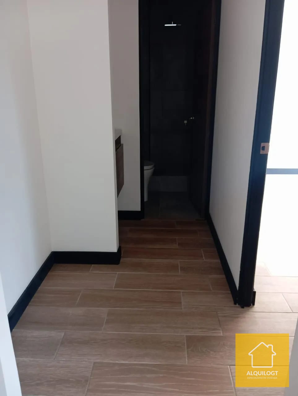 Apartamento Cerca de Hosp. Herrera Llerandi Zona 10 Edificio Senseti — Apartamento en Alquiler en Santa Clara II, Zona 10, Guatemala, Ciudad — foto 3 de 13