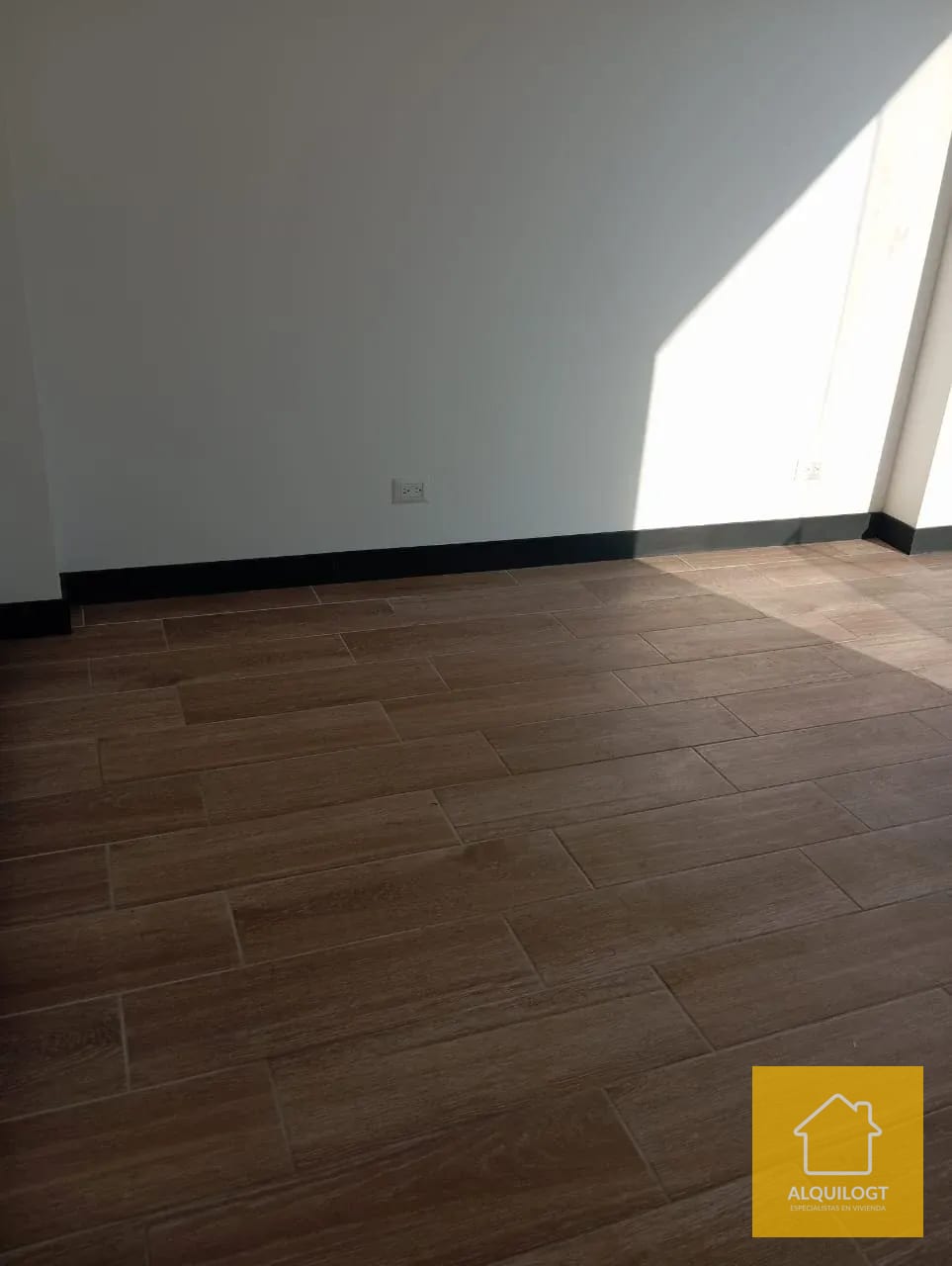 Apartamento Cerca de Hosp. Herrera Llerandi Zona 10 Edificio Senseti — Apartamento en Alquiler en Santa Clara II, Zona 10, Guatemala, Ciudad — foto 4 de 13