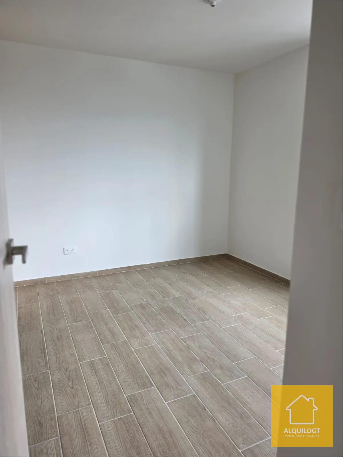 Apartamento Sobre la Petapa Acceso a Atanasio Tzul Andares Doce — Apartamento en Alquiler en Andares Doce, Zona 12, Guatemala, Ciudad — foto 2 de 16