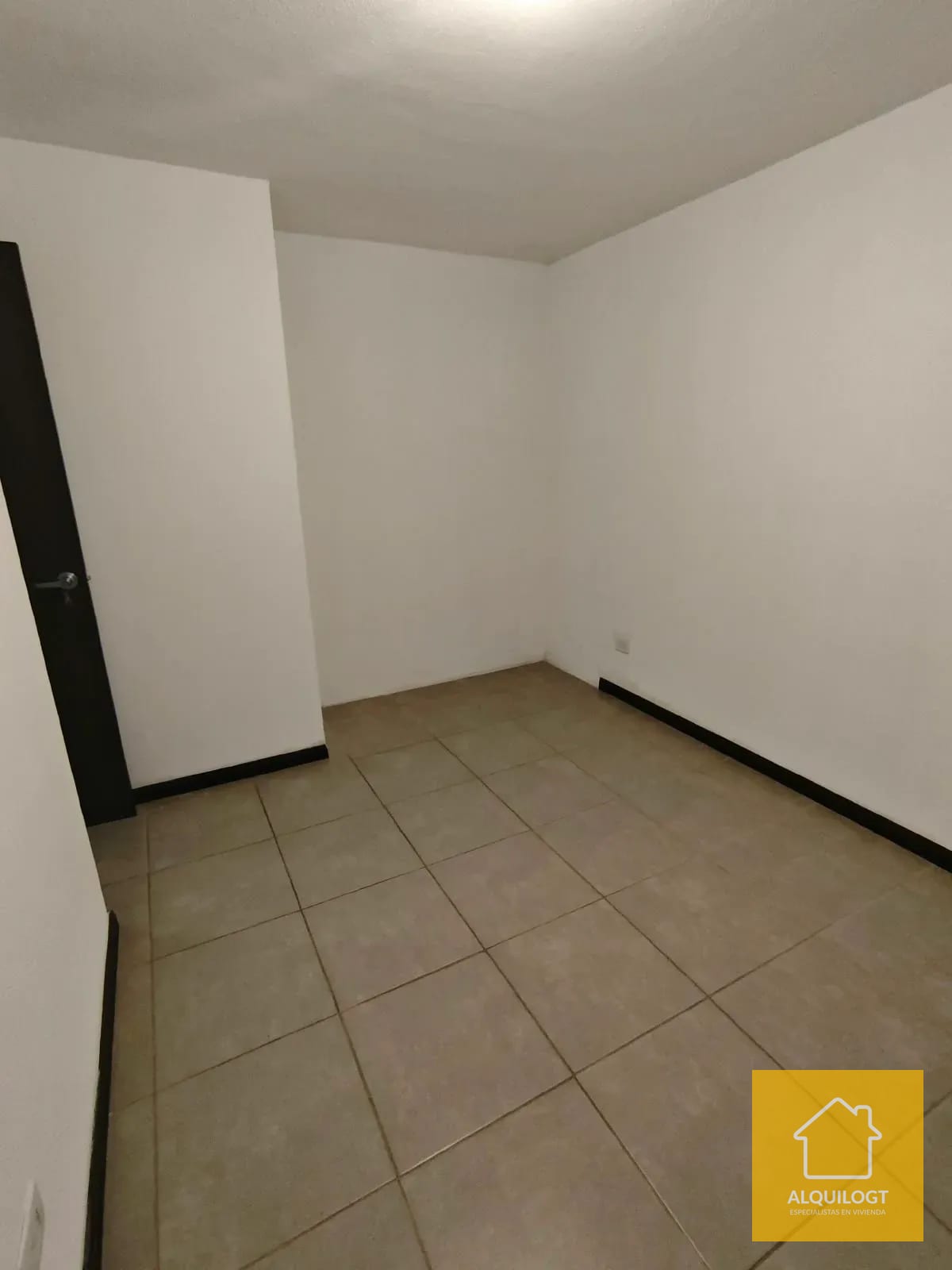 Apartamento Semiamueblado Akari por la Roosevelt Mixco 3 Habitaciones — Apartamento en Alquiler en Akari, Zona 2 Mixco, Guatemala, Ciudad — foto 3 de 11