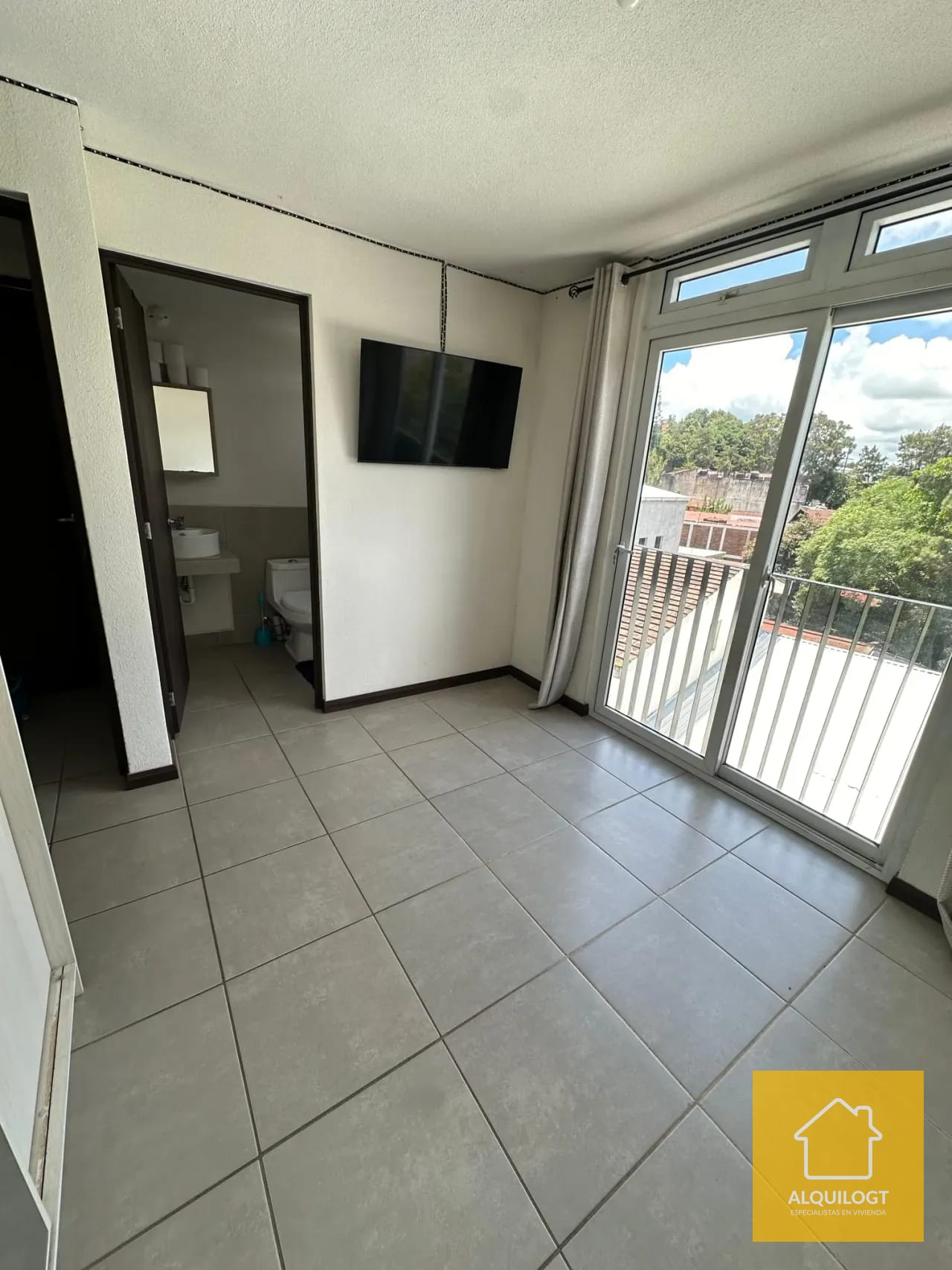 Apartamento Semiamueblado Akari por la Roosevelt Mixco 3 Habitaciones — Apartamento en Alquiler en Akari, Zona 2 Mixco, Guatemala, Ciudad — foto 5 de 11