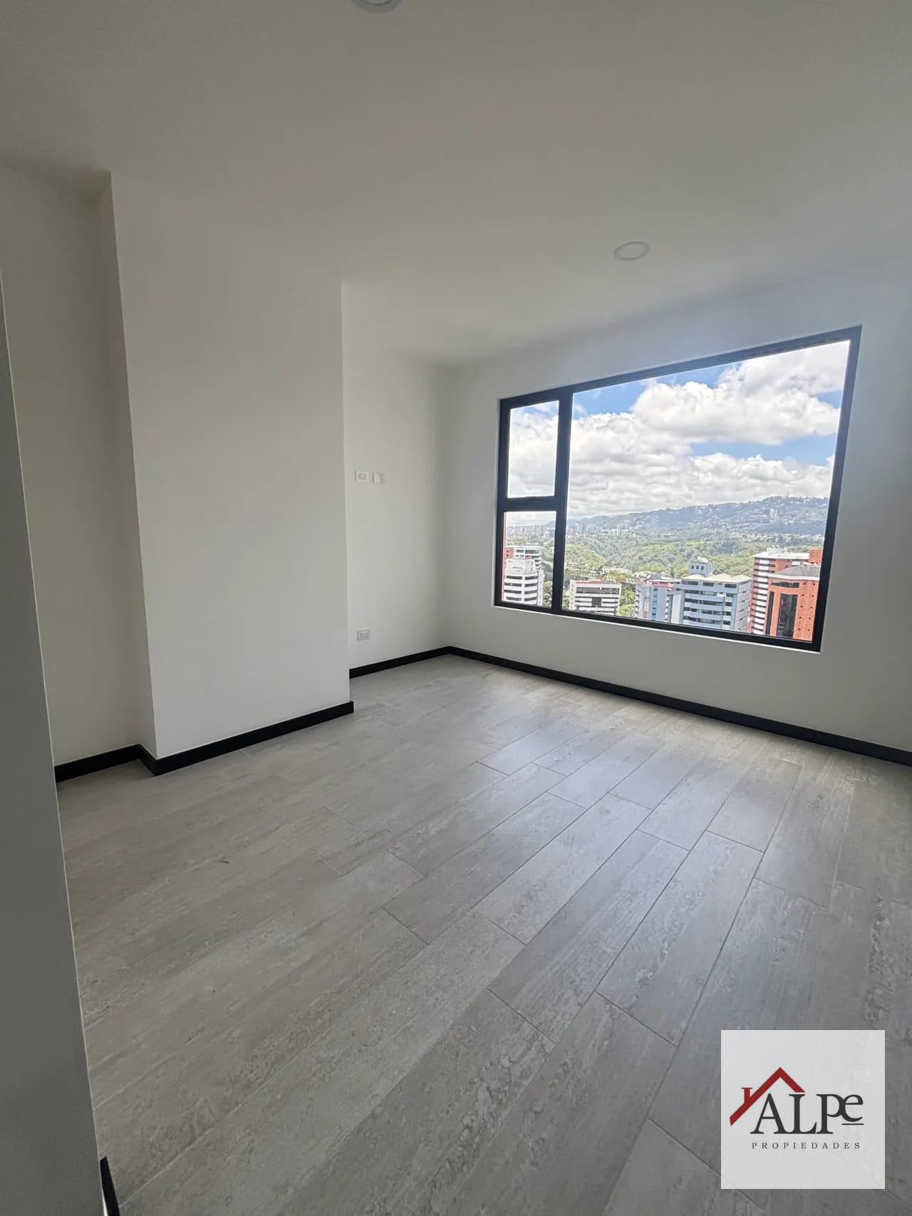 Apartamento Nivel Alto con Vista Garantizada y Acabados Top — Apartamento en Alquiler en Verdú, Zona 13, Guatemala, Ciudad — foto 3 de 14