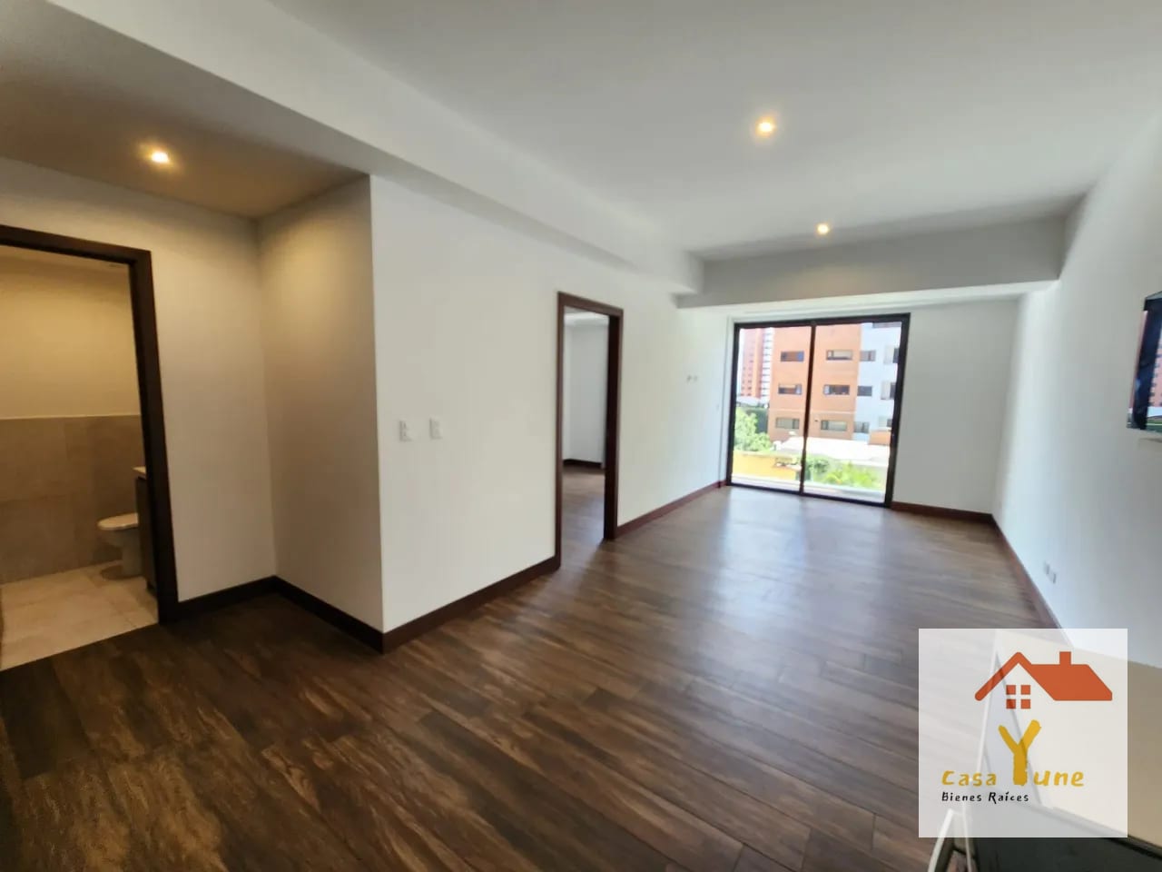 Apartamento en alquiler zona 14 Sector exclusivo — Apartamento en Alquiler en Casa Roble, Zona 14, Guatemala, Ciudad — foto 2 de 14
