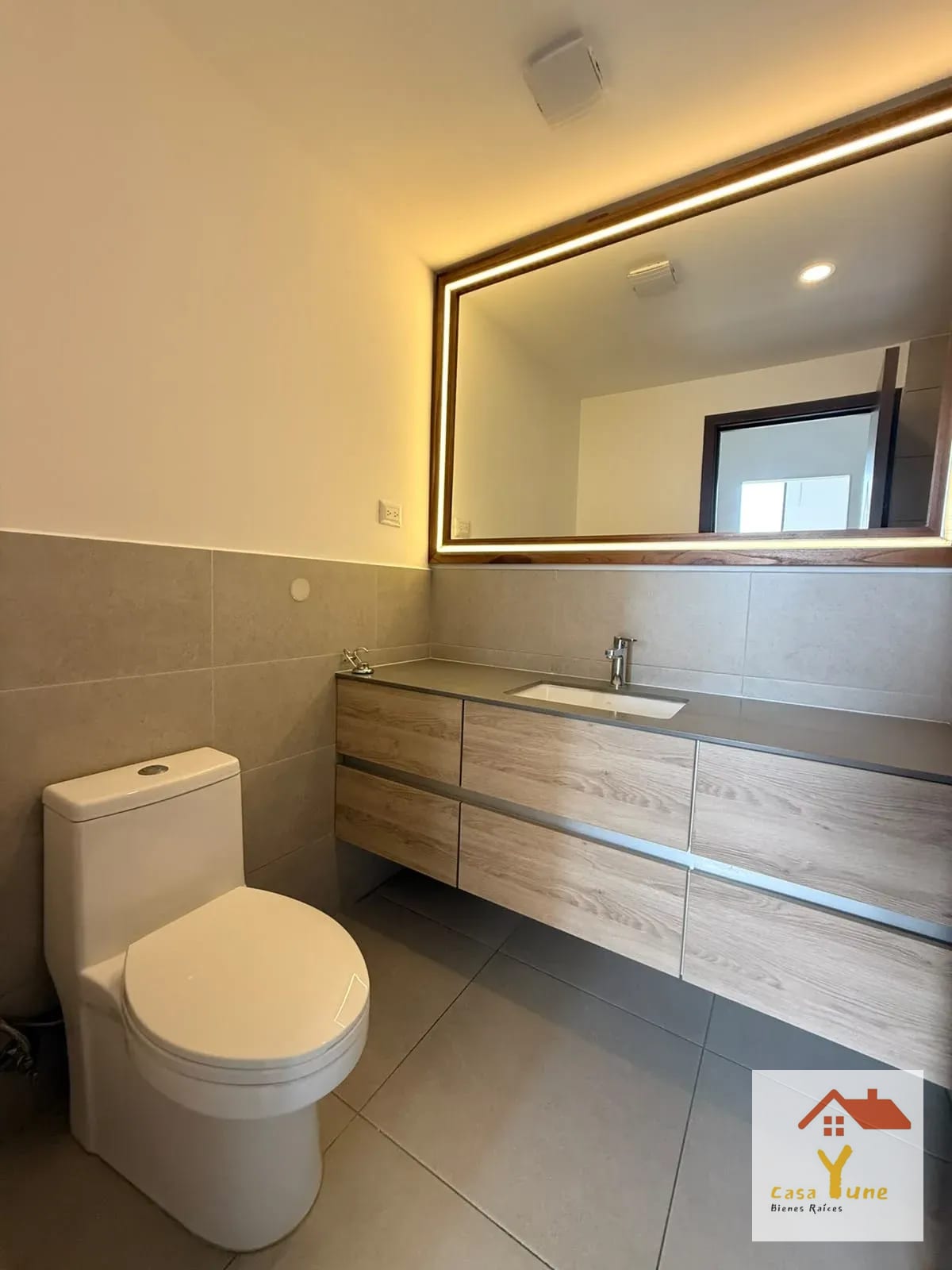 APARTAMENTO EN VENTA ZONA 10 MIRA semi amueblado — Apartamento en Venta en Mira, Zona 10, Guatemala, Ciudad — foto 2 de 14