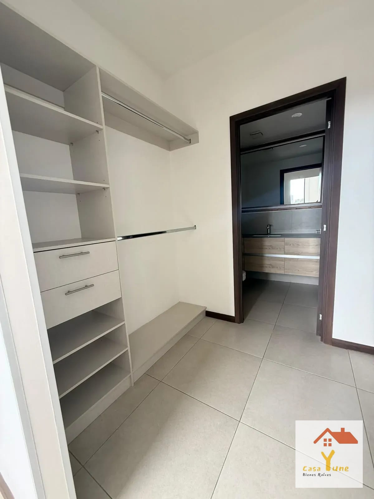 APARTAMENTO EN VENTA ZONA 10 MIRA semi amueblado — Apartamento en Venta en Mira, Zona 10, Guatemala, Ciudad — foto 13 de 14